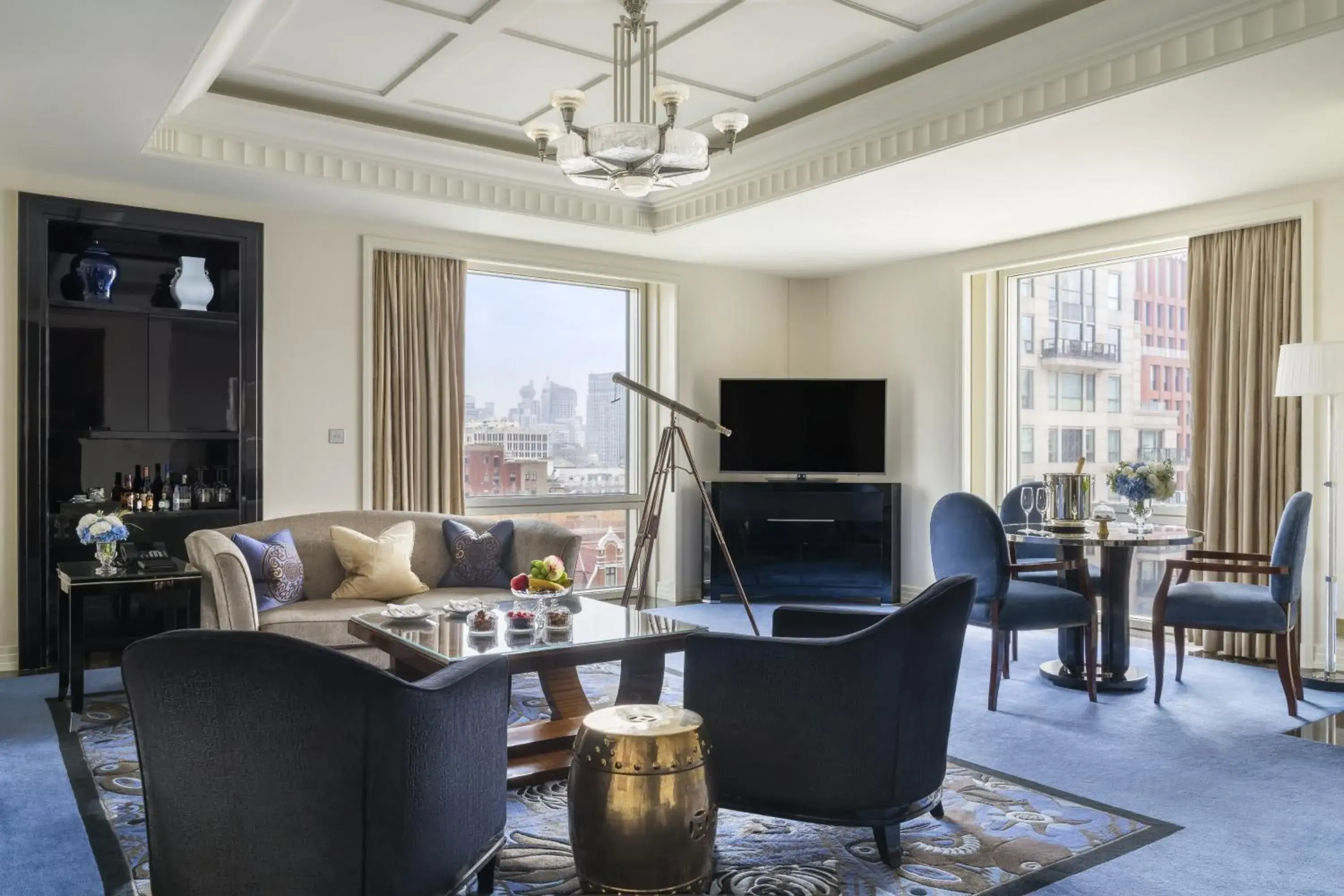 Grand Deluxe Suite in The Peninsula Shanghai Grand Deluxe Suite in The Peninsula Shanghai