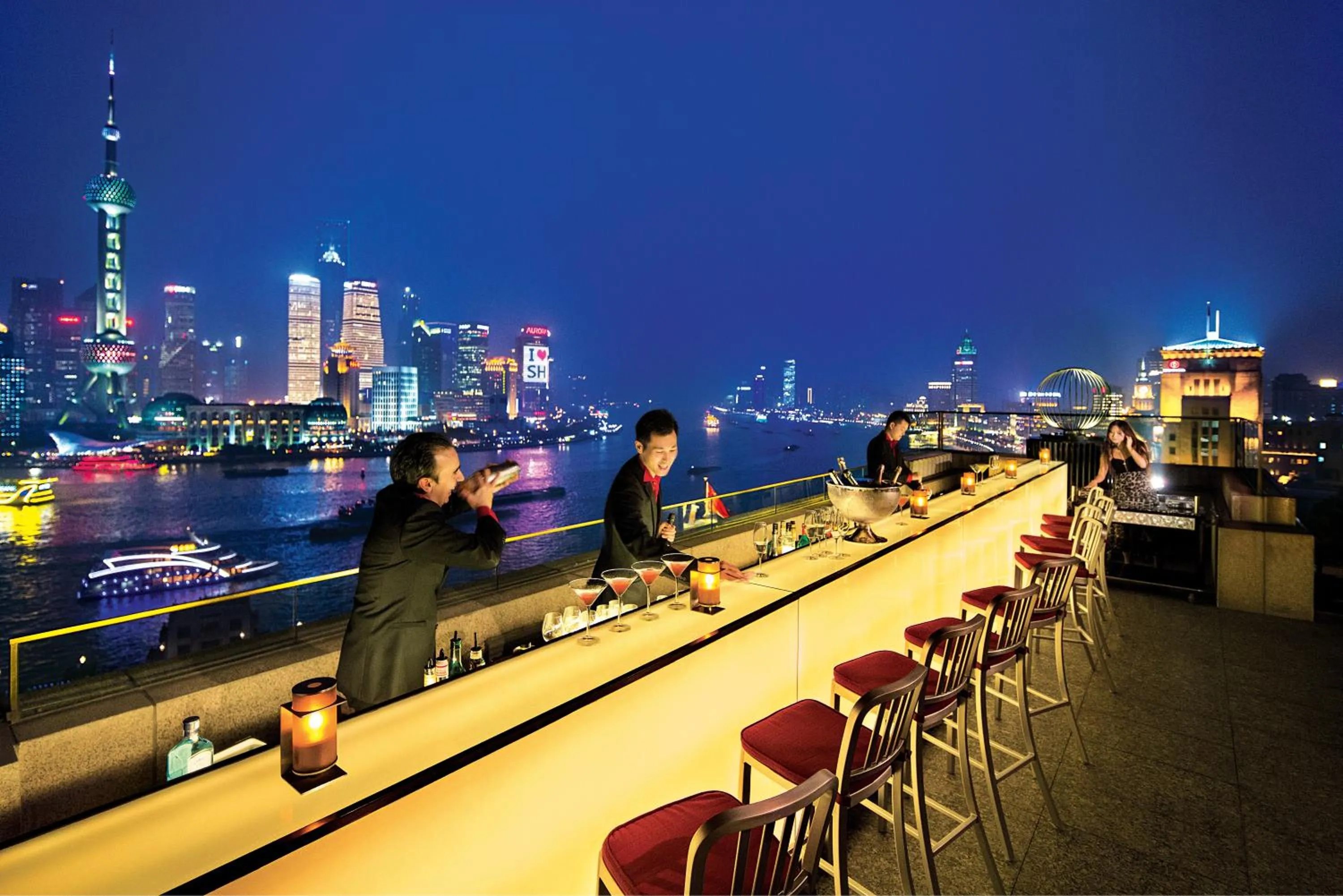 Lounge or bar in The Peninsula Shanghai