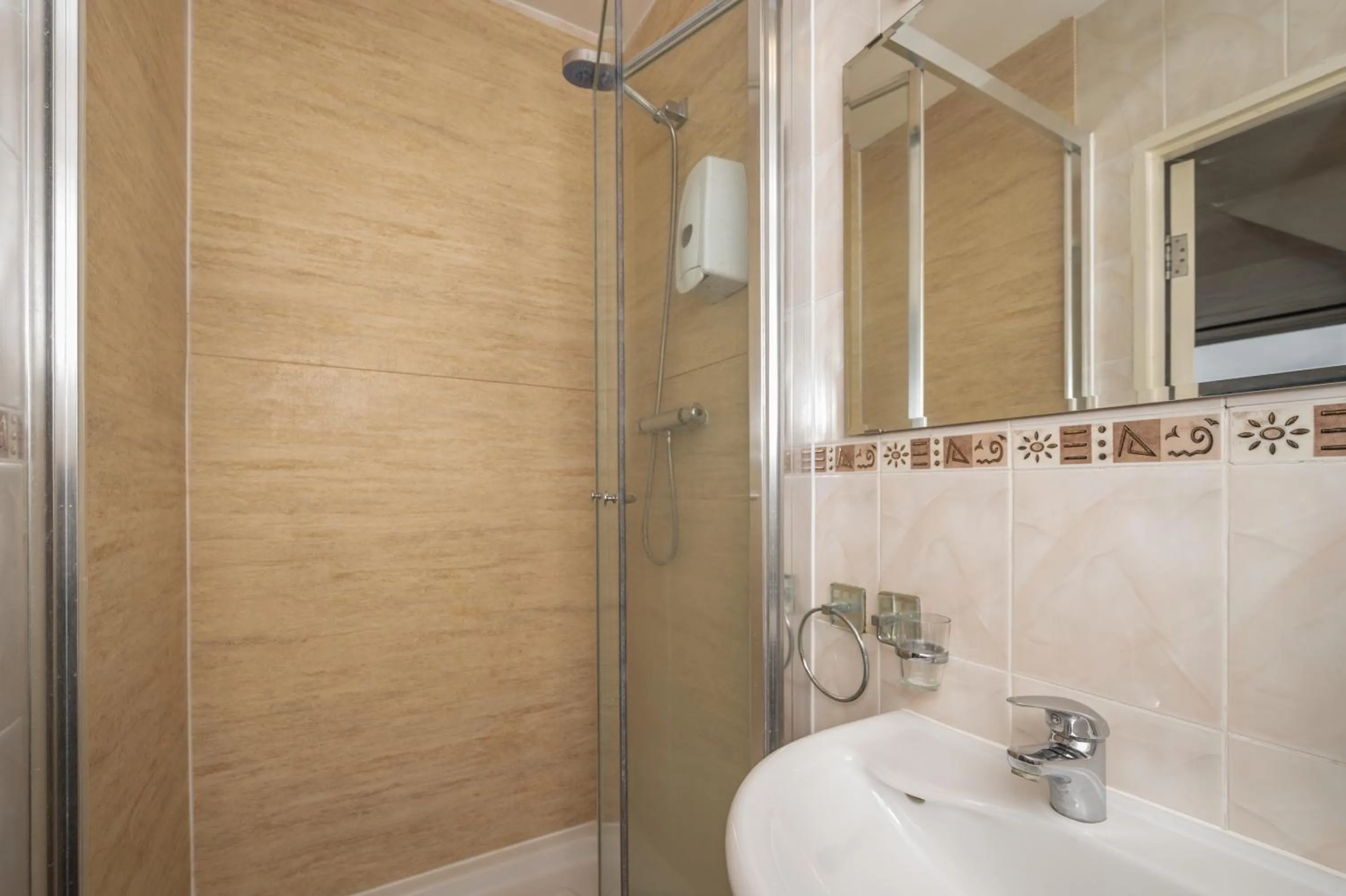 Bathroom in Flexistay Aparthotel Tooting