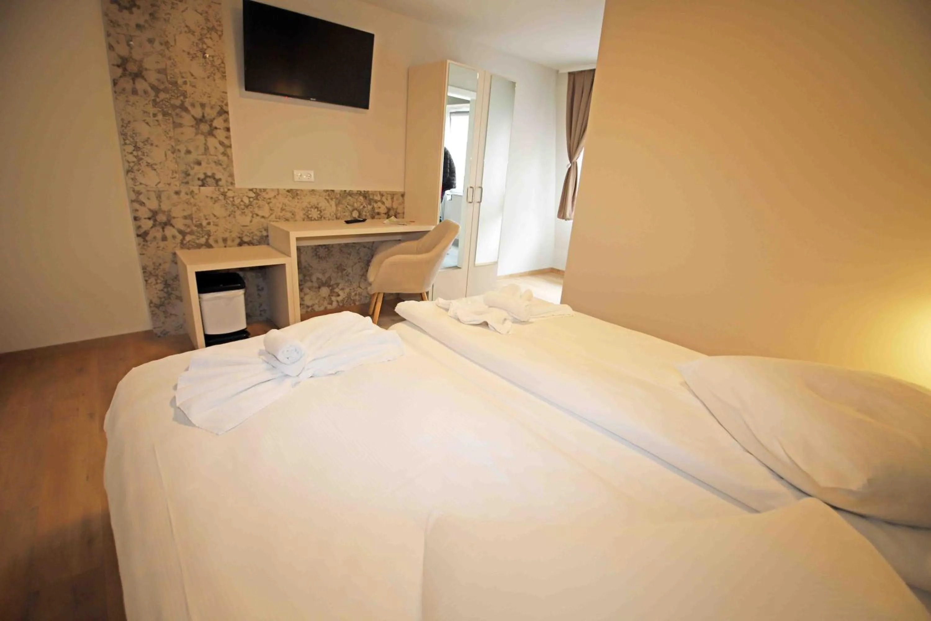 Bed in Pension Villa Colosseo im Herzen von Meiningen