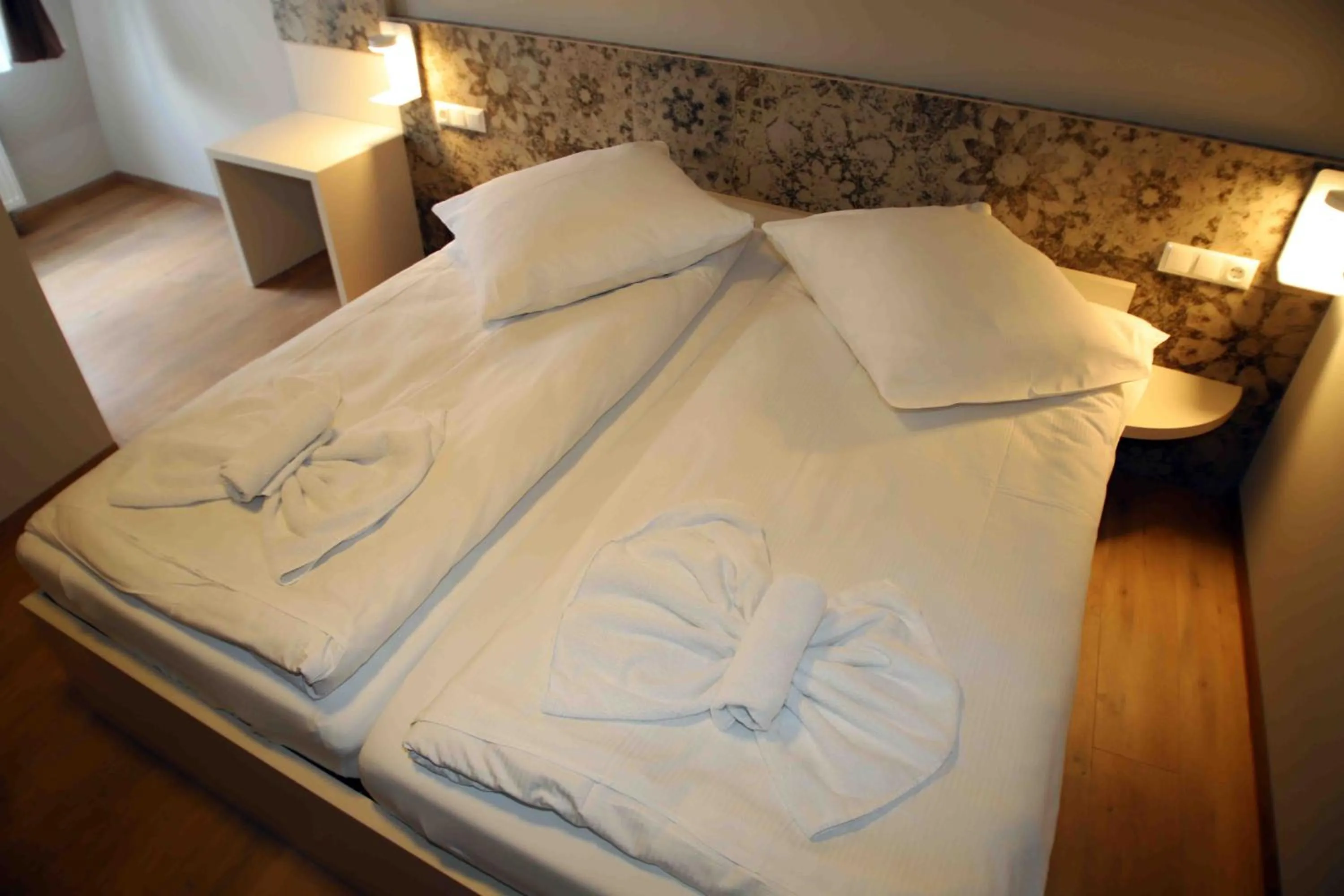 Bed in Pension Villa Colosseo im Herzen von Meiningen