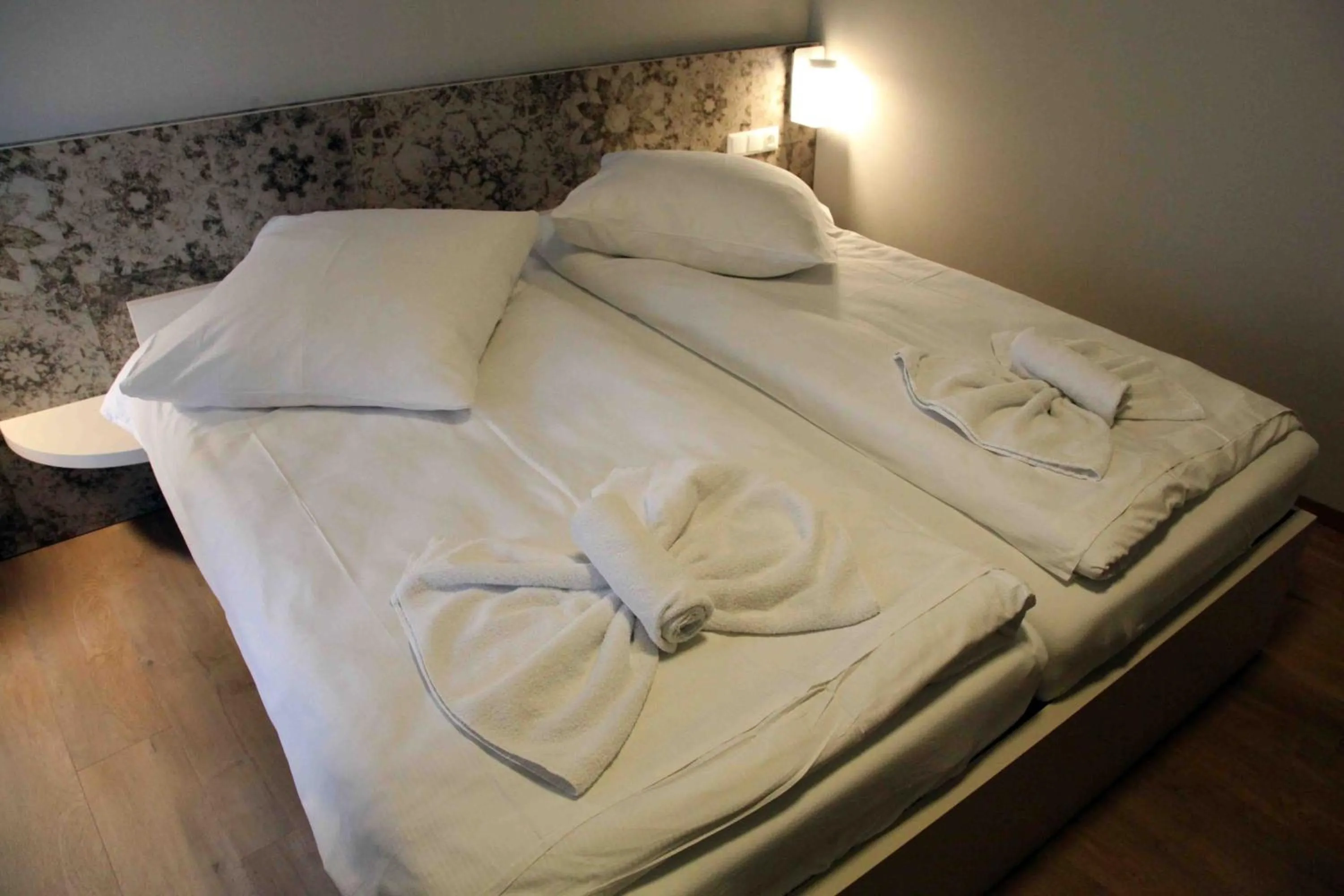 Bed in Pension Villa Colosseo im Herzen von Meiningen