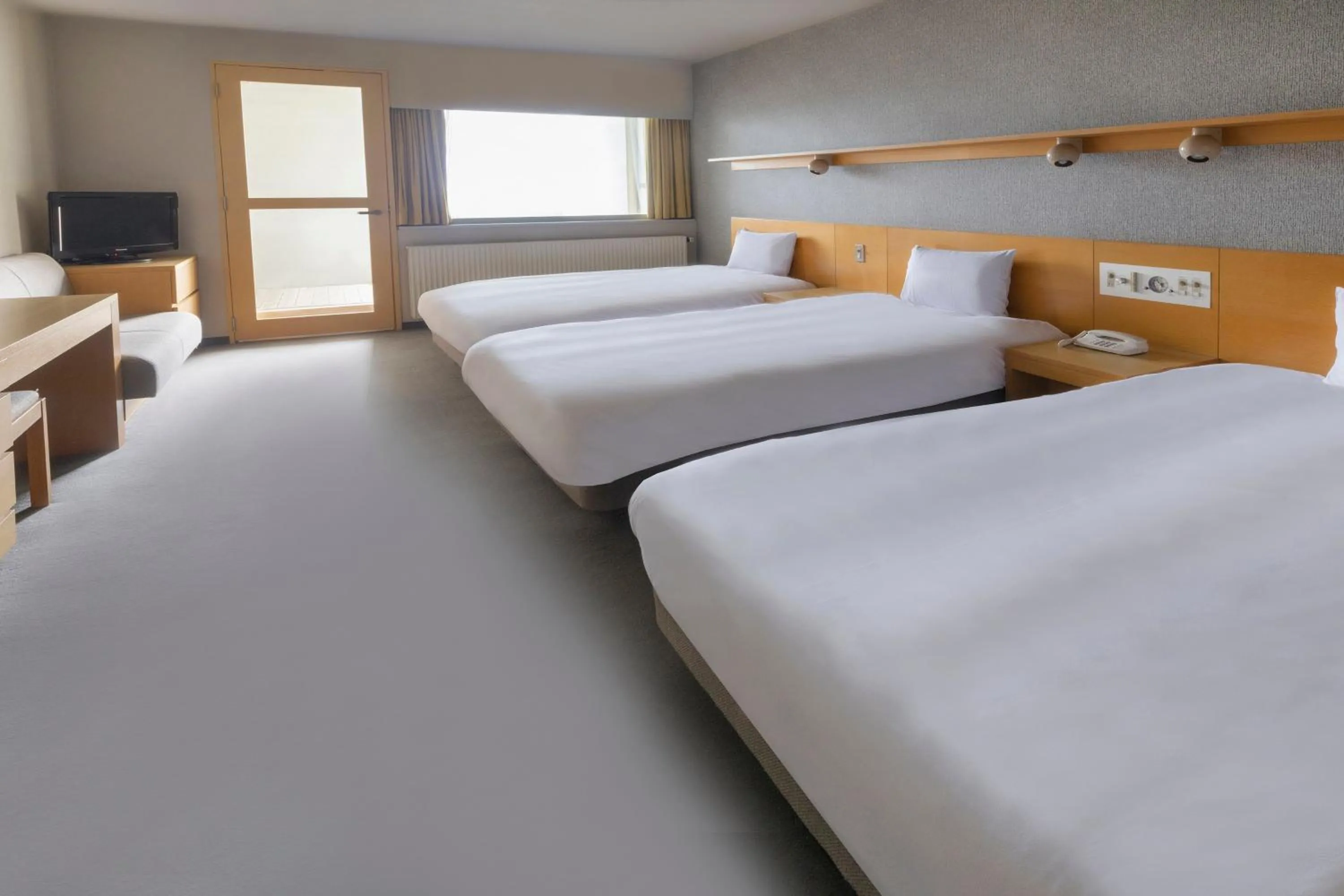 Photo of the whole room, Bed in ANA Crowne Plaza Resort Appi Kogen by IHG