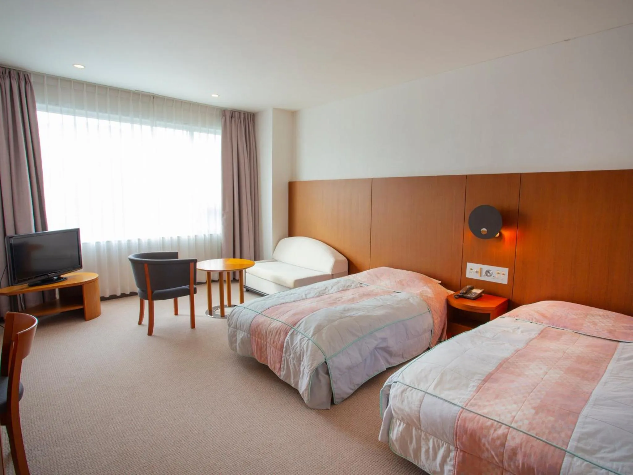 Photo of the whole room, Bed in ANA Crowne Plaza Resort Appi Kogen by IHG