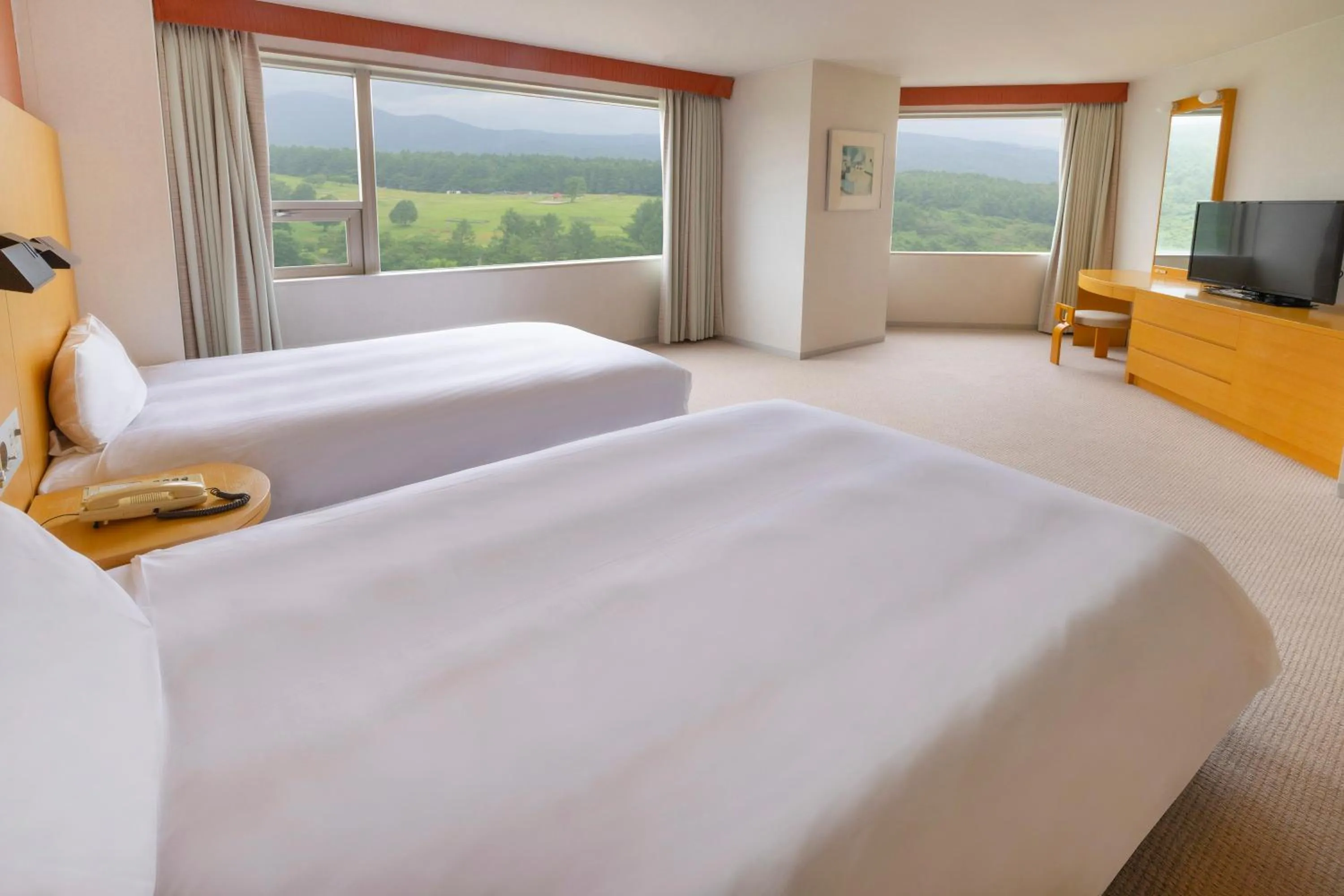 Photo of the whole room, Bed in ANA Crowne Plaza Resort Appi Kogen by IHG