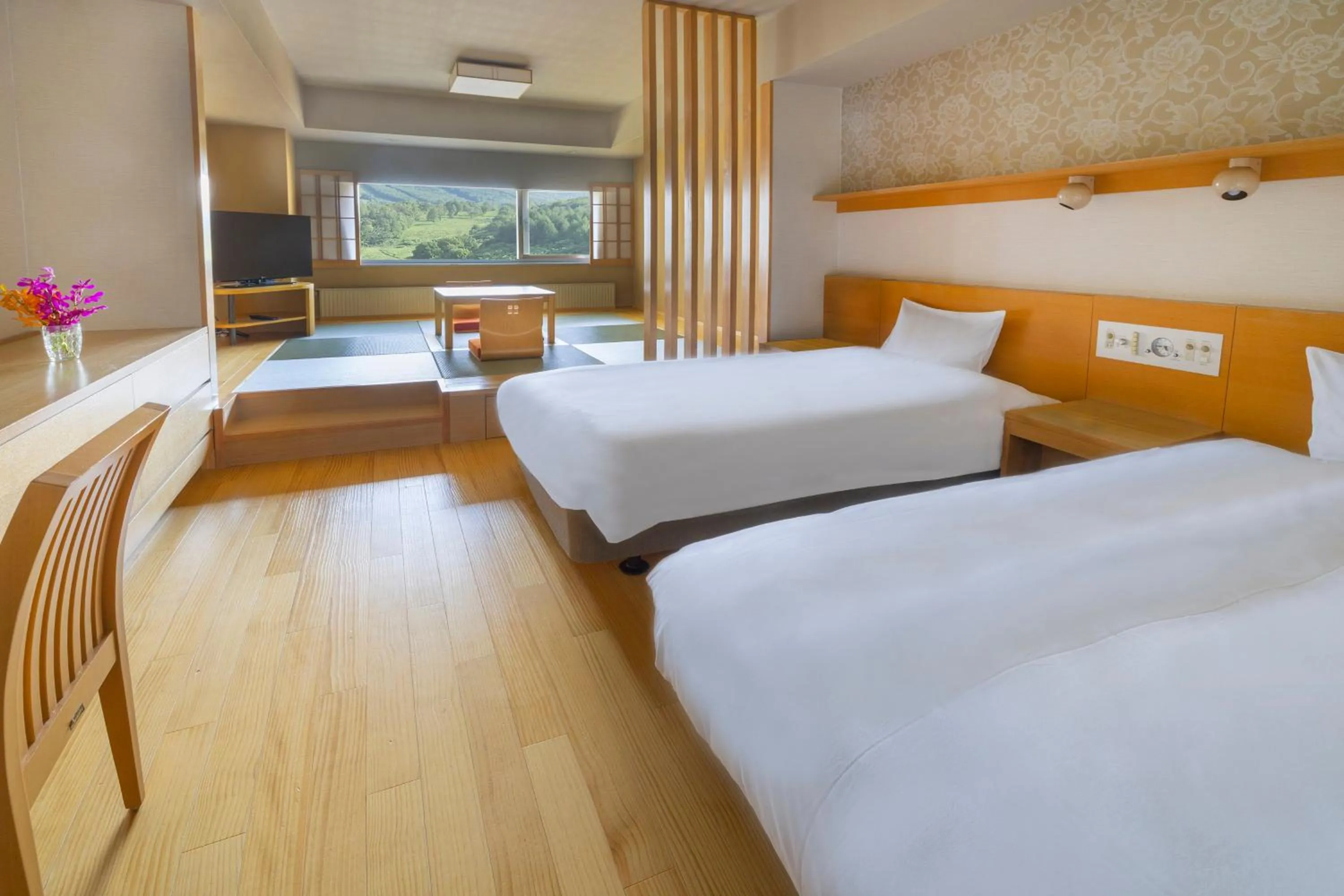 Photo of the whole room, Bed in ANA Crowne Plaza Resort Appi Kogen by IHG