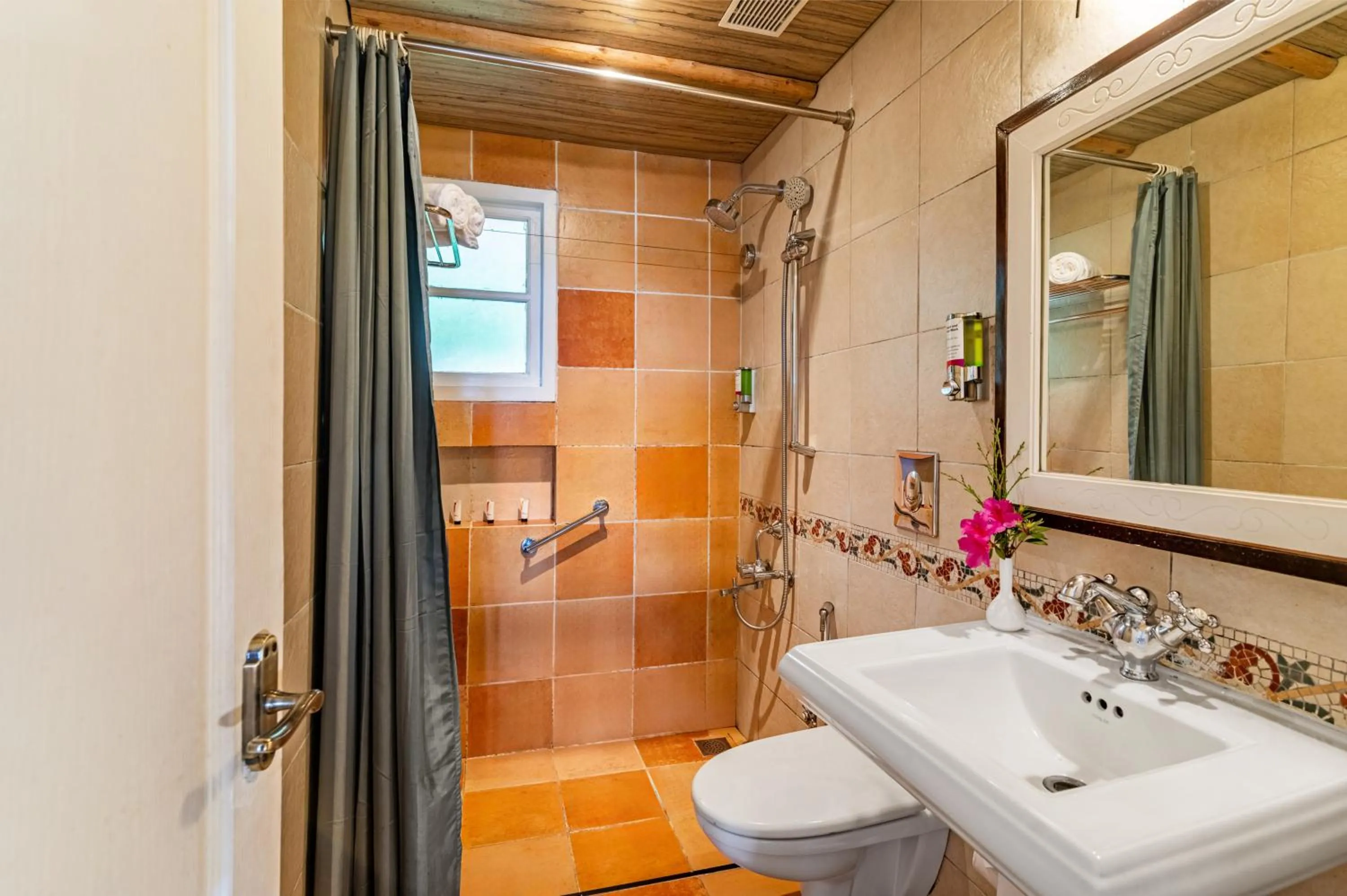 Bathroom in Sterling Kodai Lake