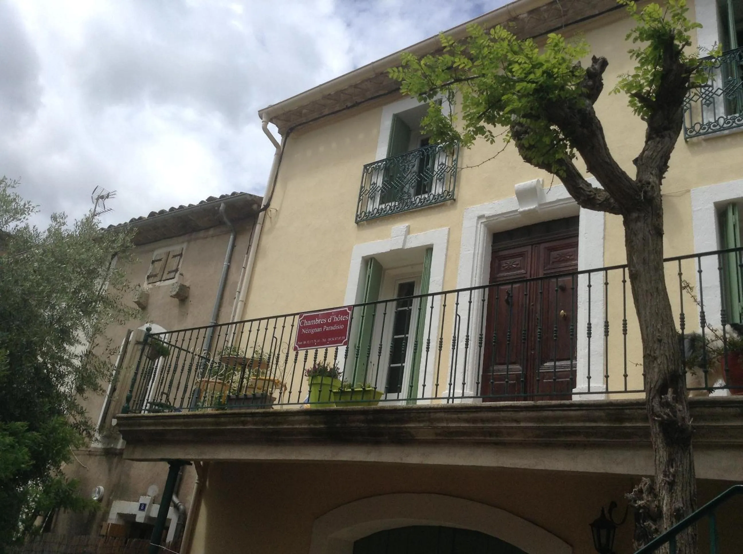 Property building in Nezignan paradisio