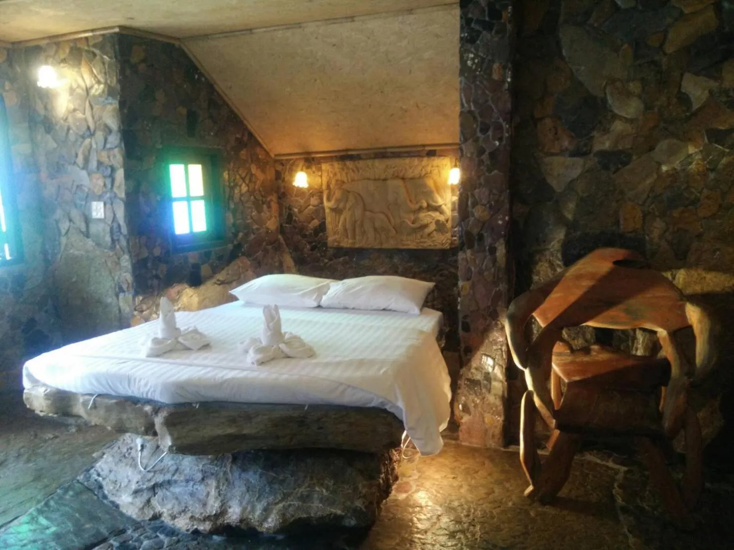 Bed in Needa Rock Resort