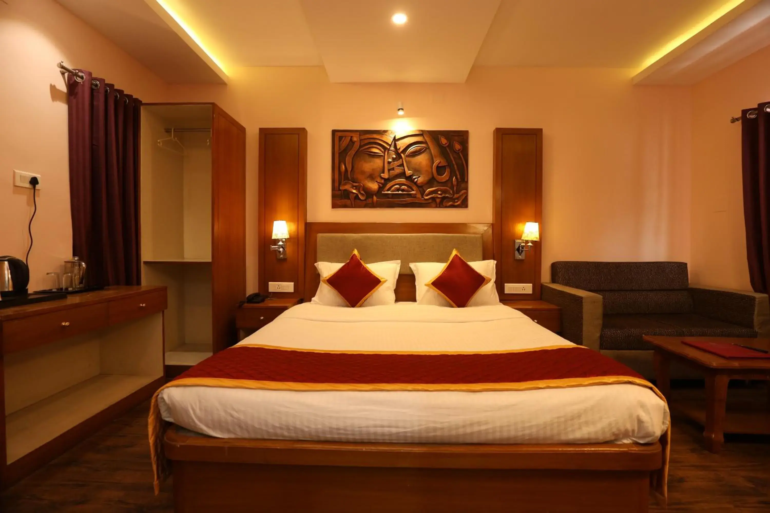 Superior Double Room in Hotel Silver Oak Superior Double Room in Hotel Silver Oak