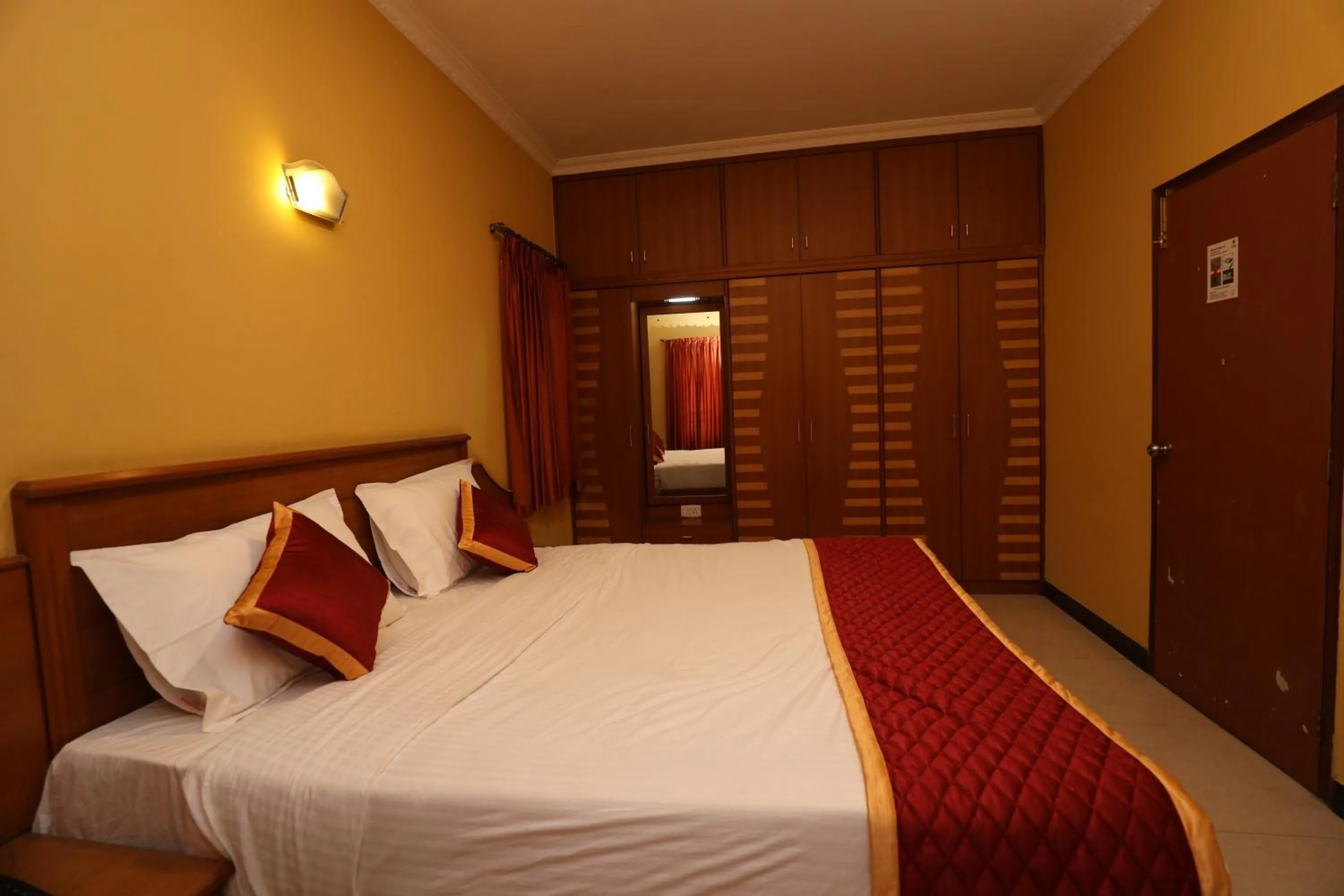 Bed in Hotel Silver Oak