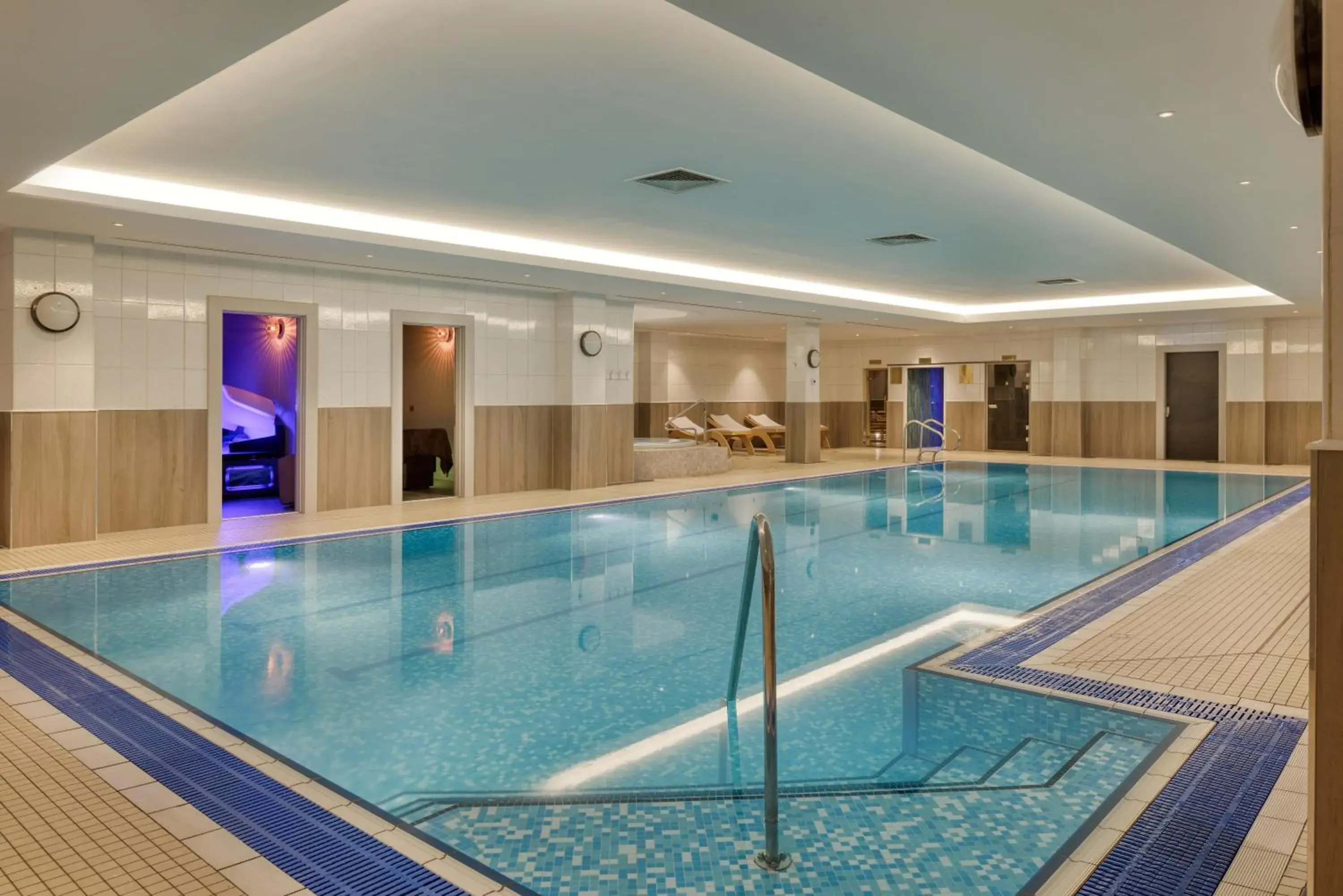 Pool view in Hilton Glasgow Pool view in Hilton Glasgow