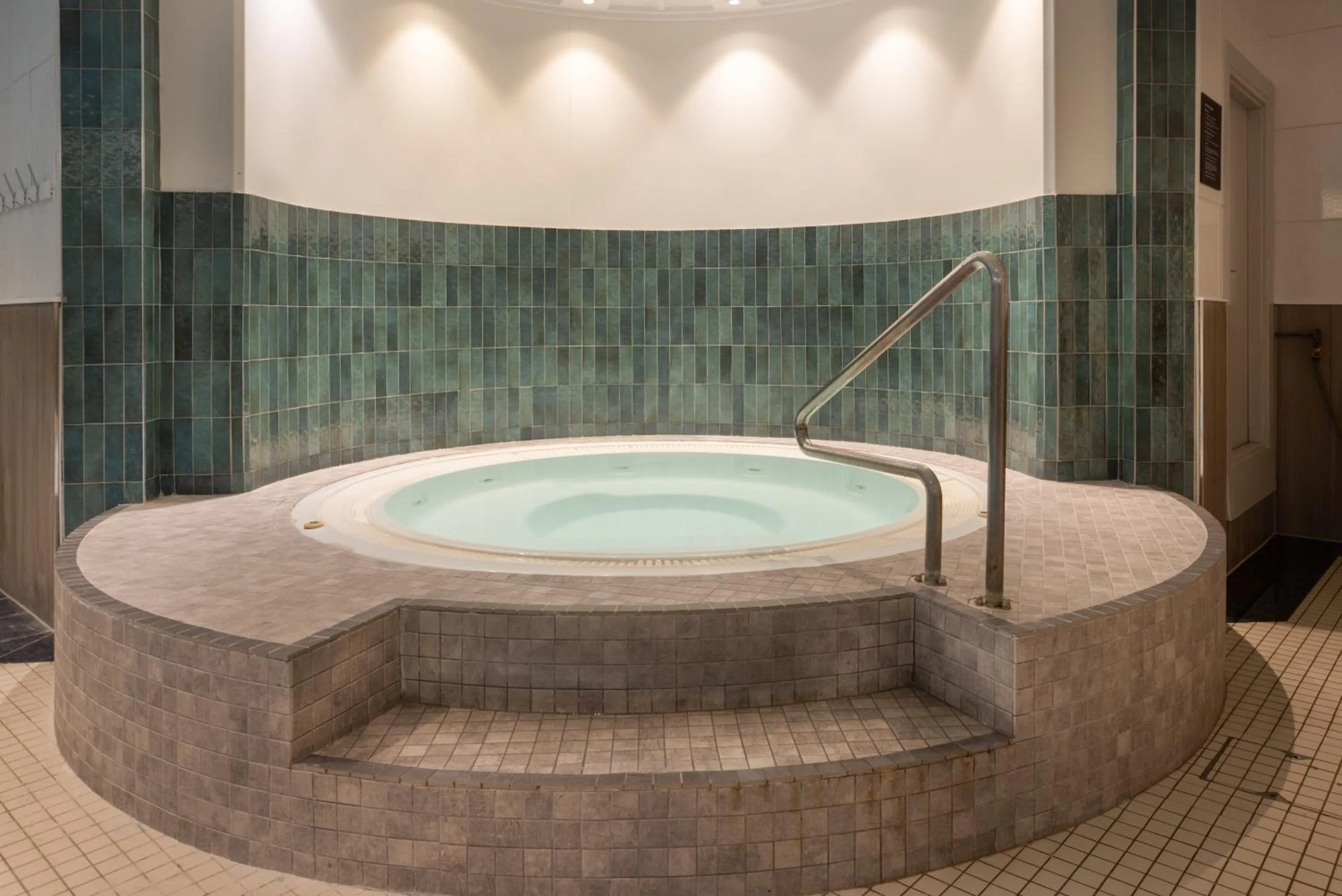 Swimming pool in Hilton Glasgow