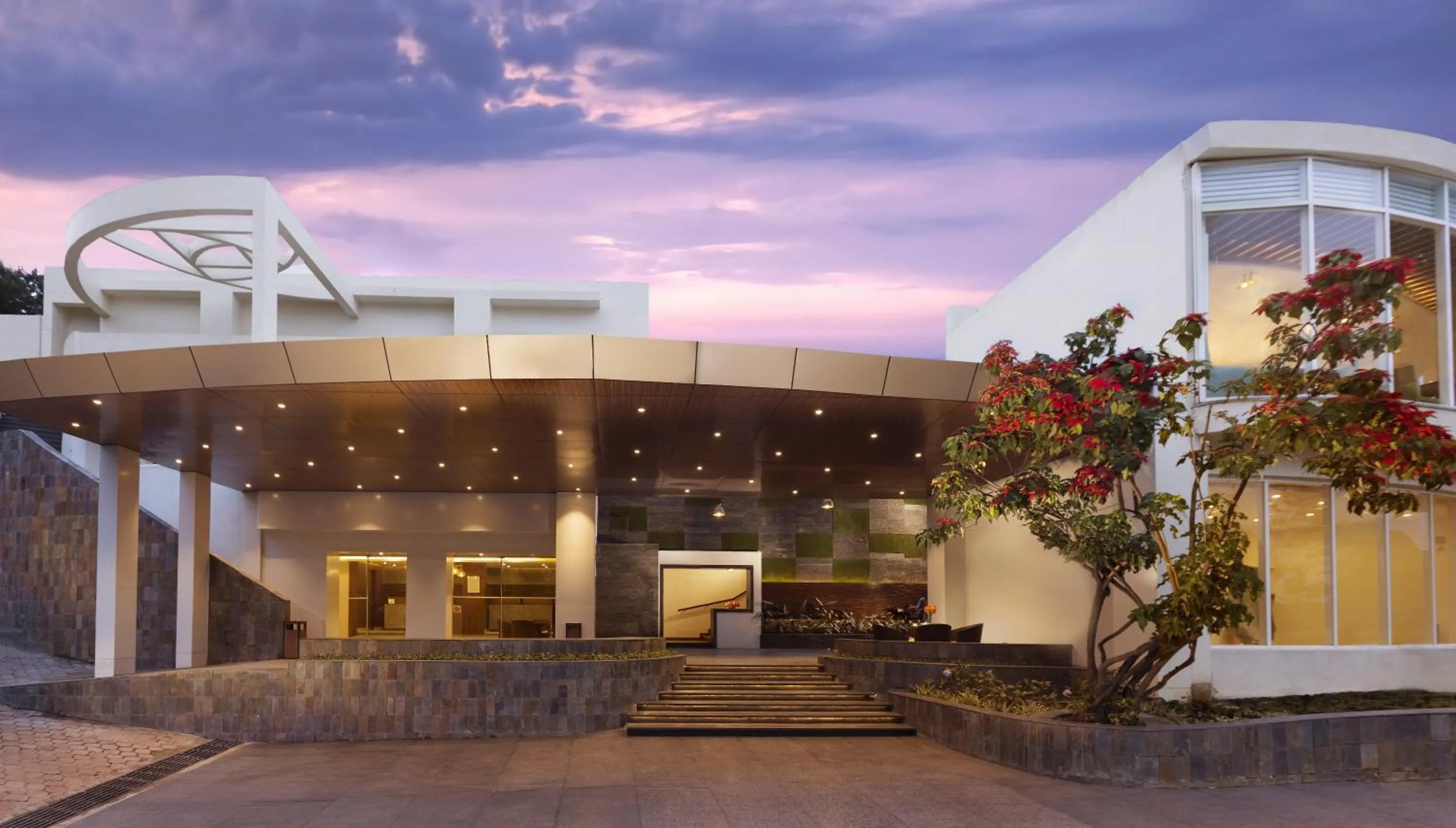 Facade/entrance in Sterling Kodai Valley