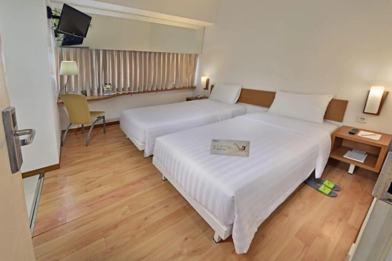 Bed in Whiz Hotel Pemuda Semarang