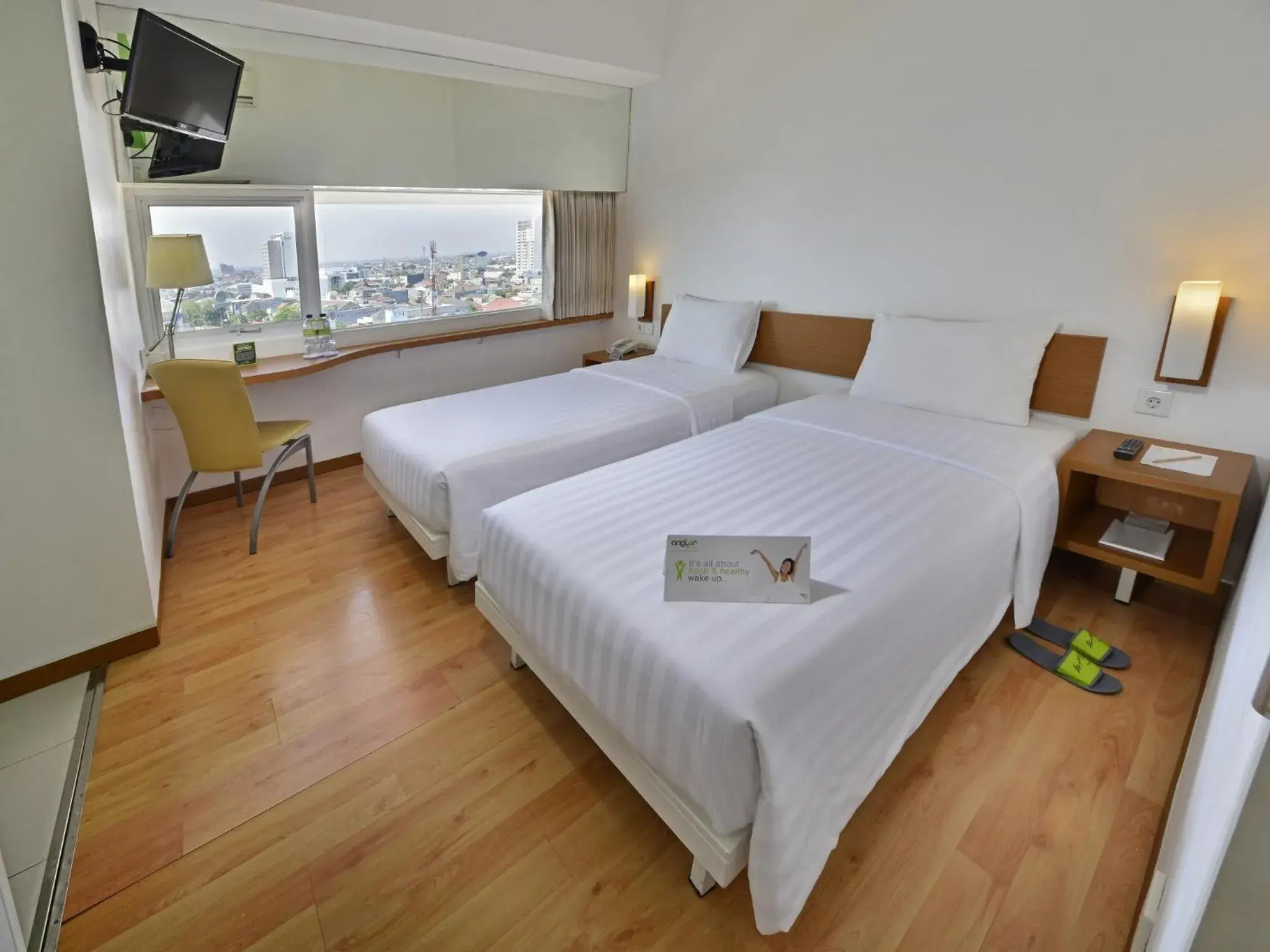 Superior Twin Room in Whiz Hotel Pemuda Semarang Superior Twin Room in Whiz Hotel Pemuda Semarang