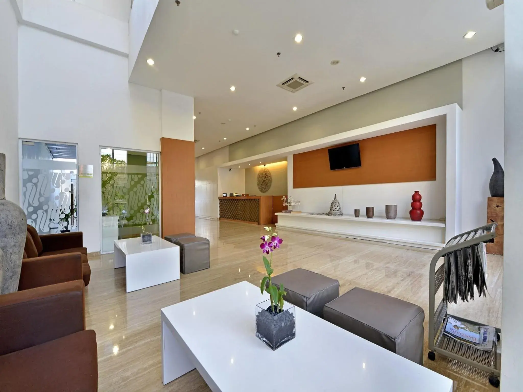 Lobby or reception in Whiz Hotel Pemuda Semarang Lobby or reception in Whiz Hotel Pemuda Semarang