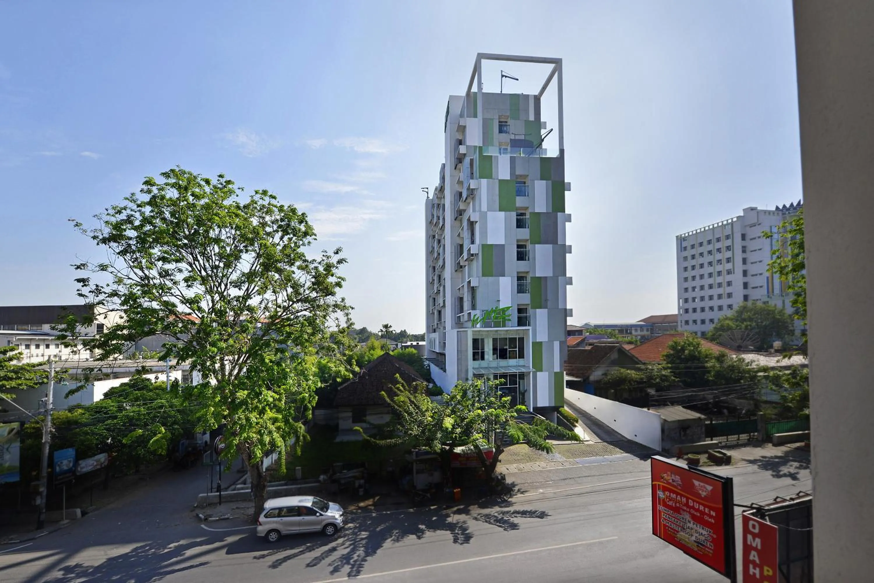 Property building in Whiz Hotel Pemuda Semarang