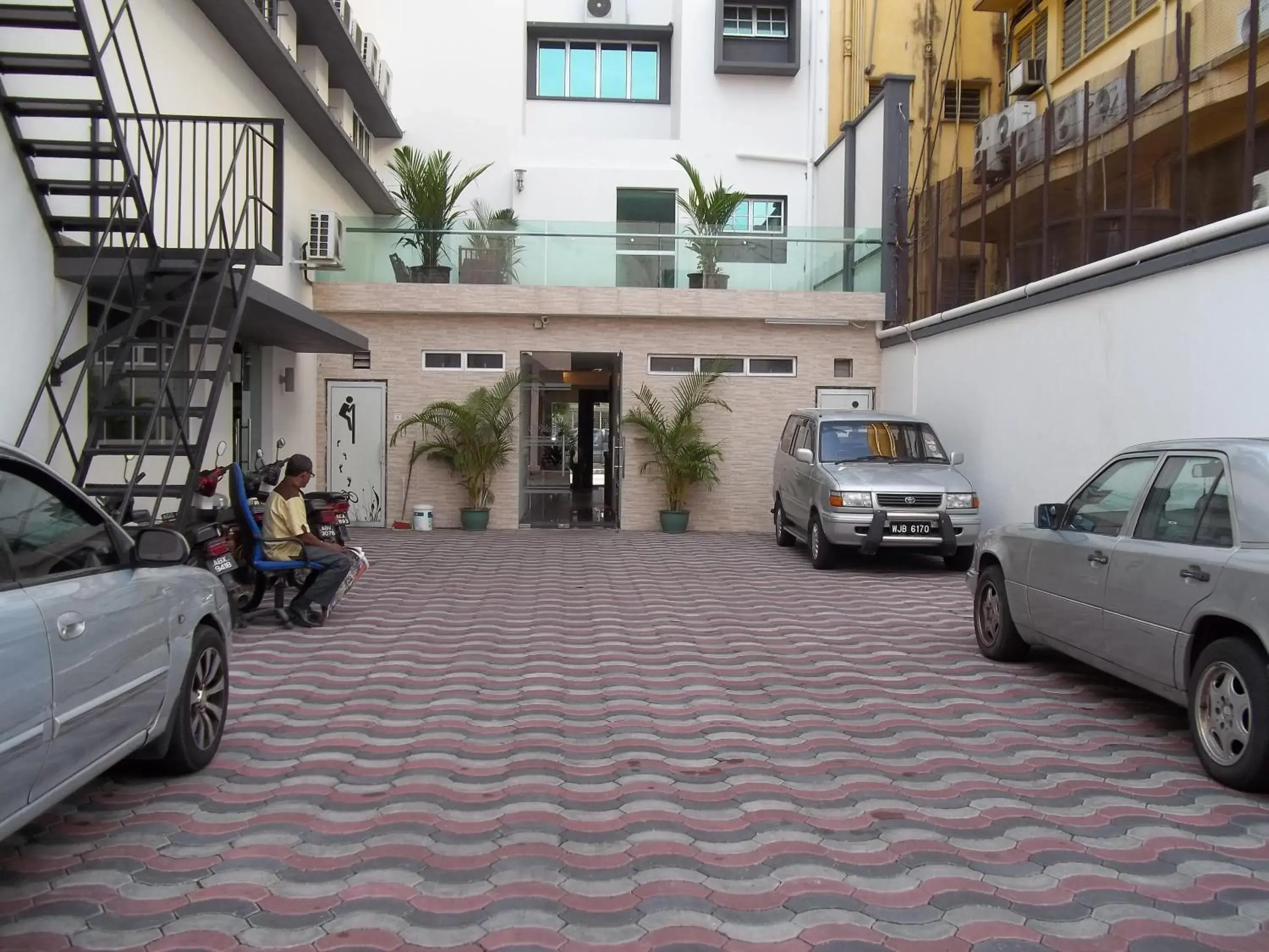 Facade/entrance in D Eastern Hotel Facade/entrance in D Eastern Hotel