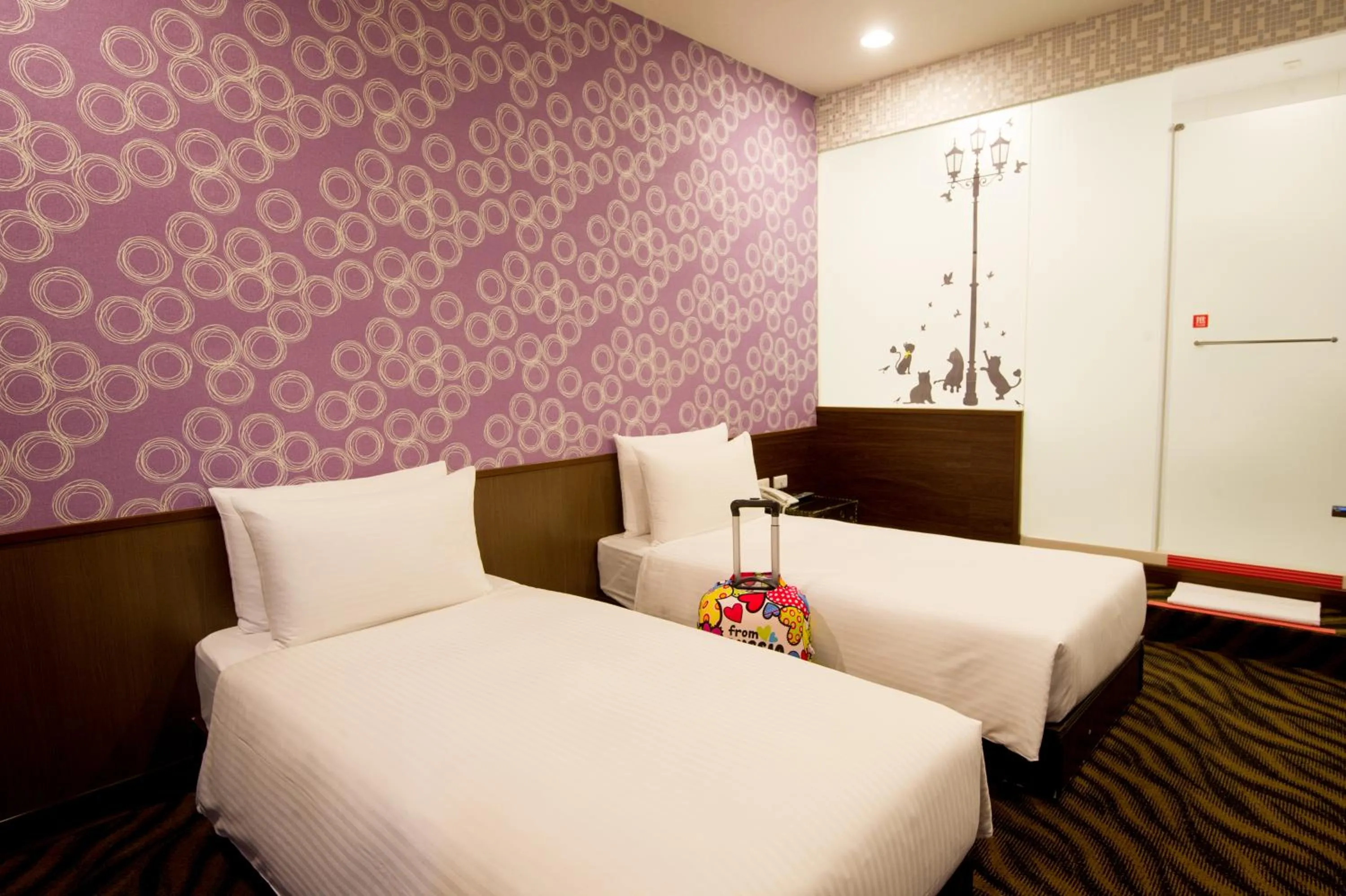 Photo of the whole room in Moshamanla Hotel - Ximen