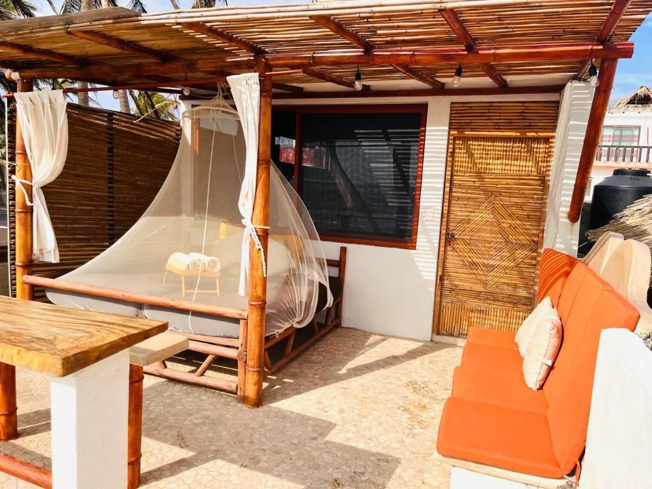 Casa de las Olas Surf & Beach Club