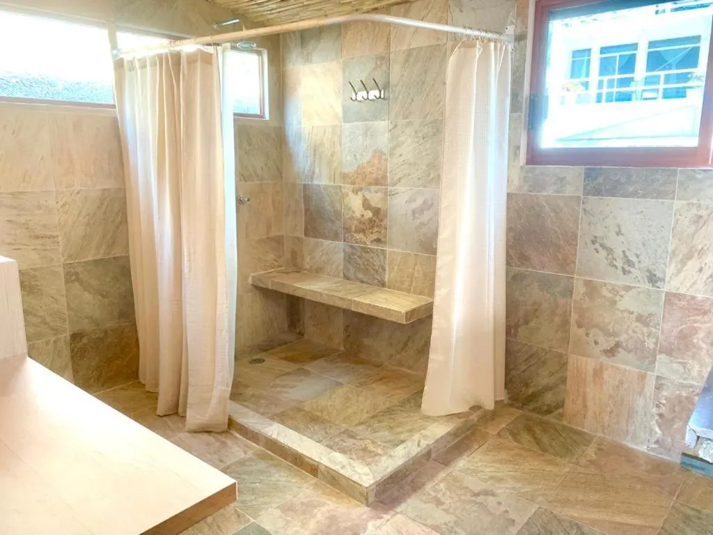 Bathroom in Casa de las Olas Surf & Beach Club