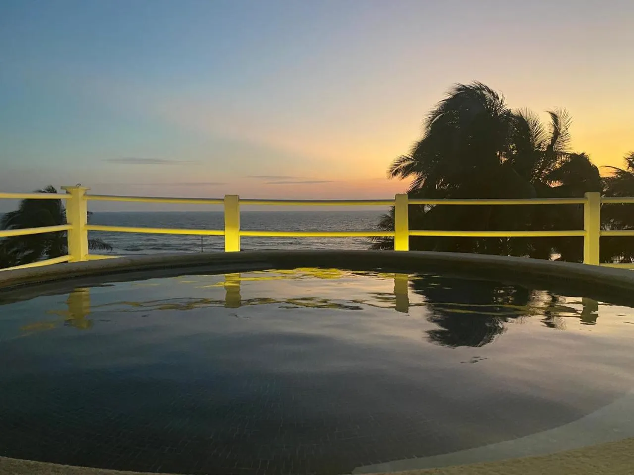 Swimming pool in Casa de las Olas Surf & Beach Club