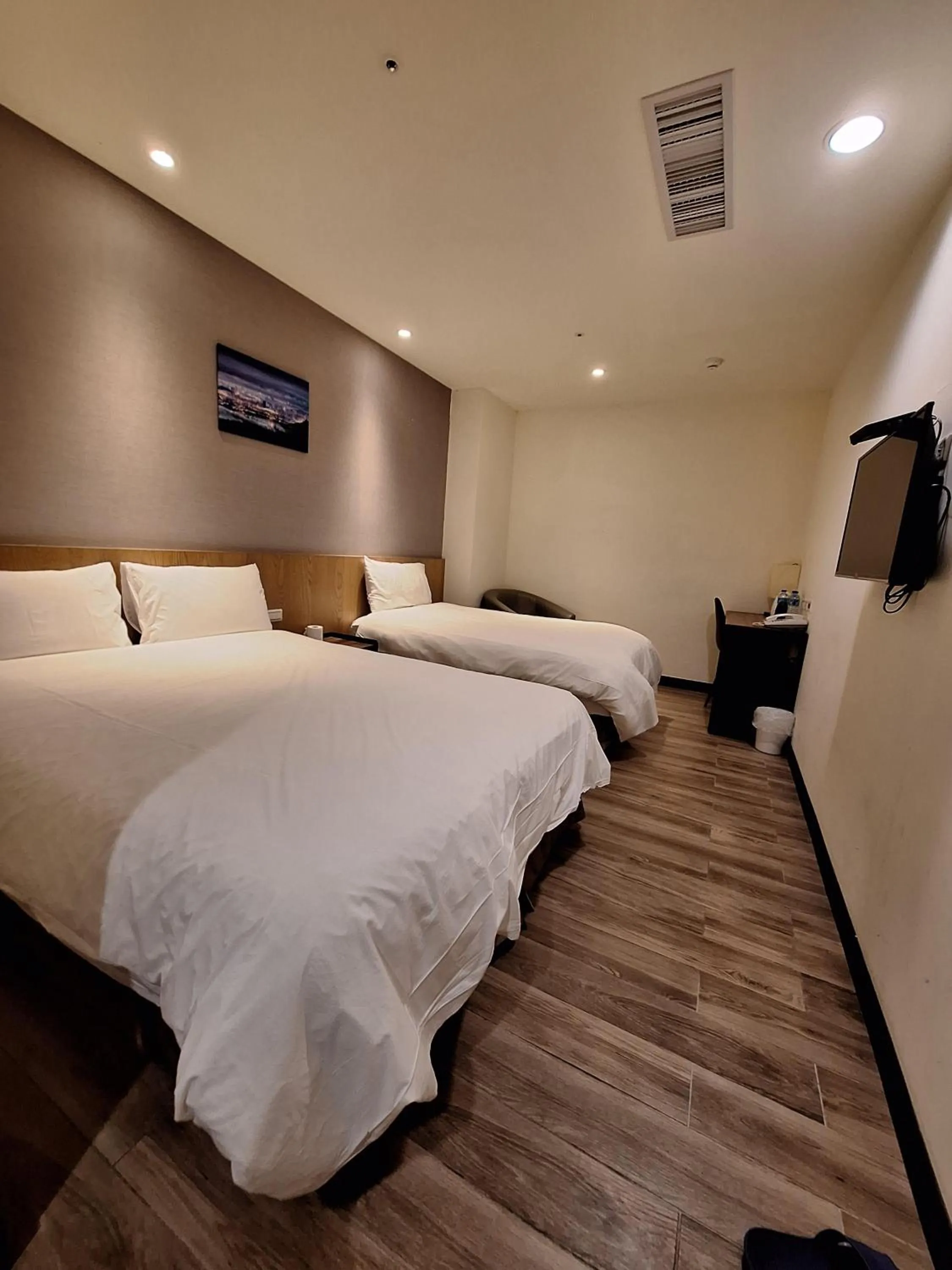 Bed in Honest & Warm Hotel