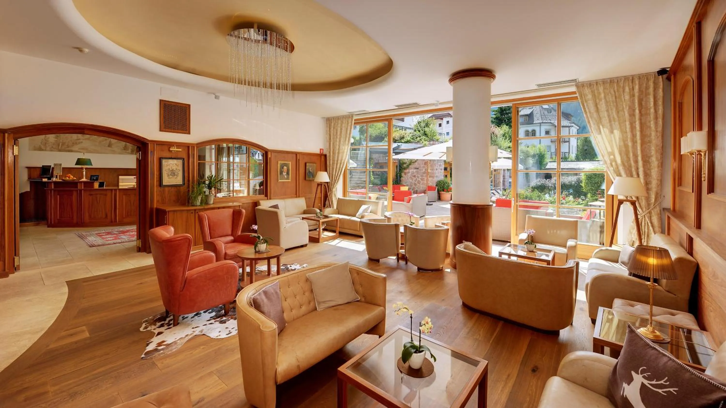 Communal lounge/ TV room in Hotel Angelo Engel