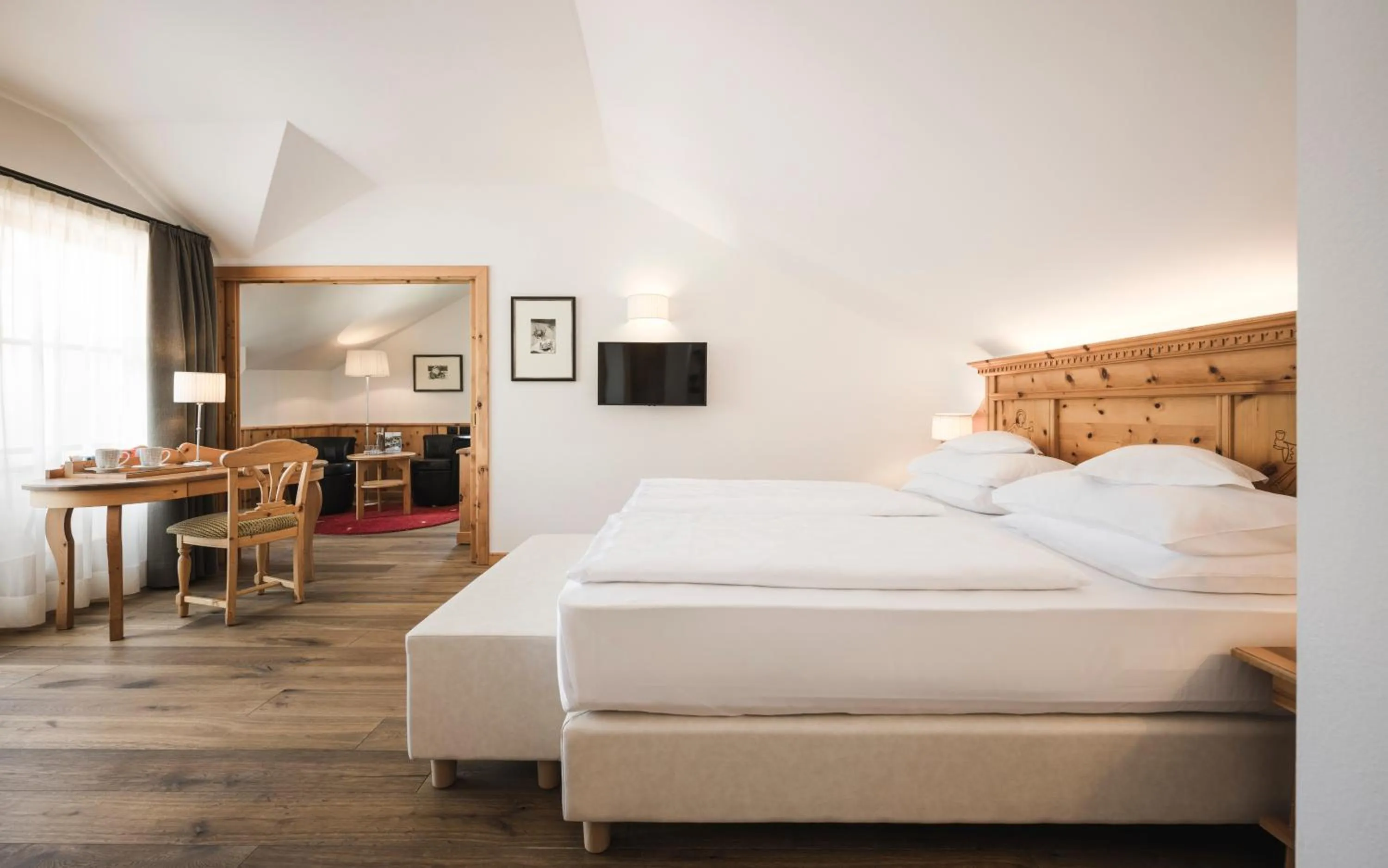 Living room, Bed in Hotel Angelo Engel