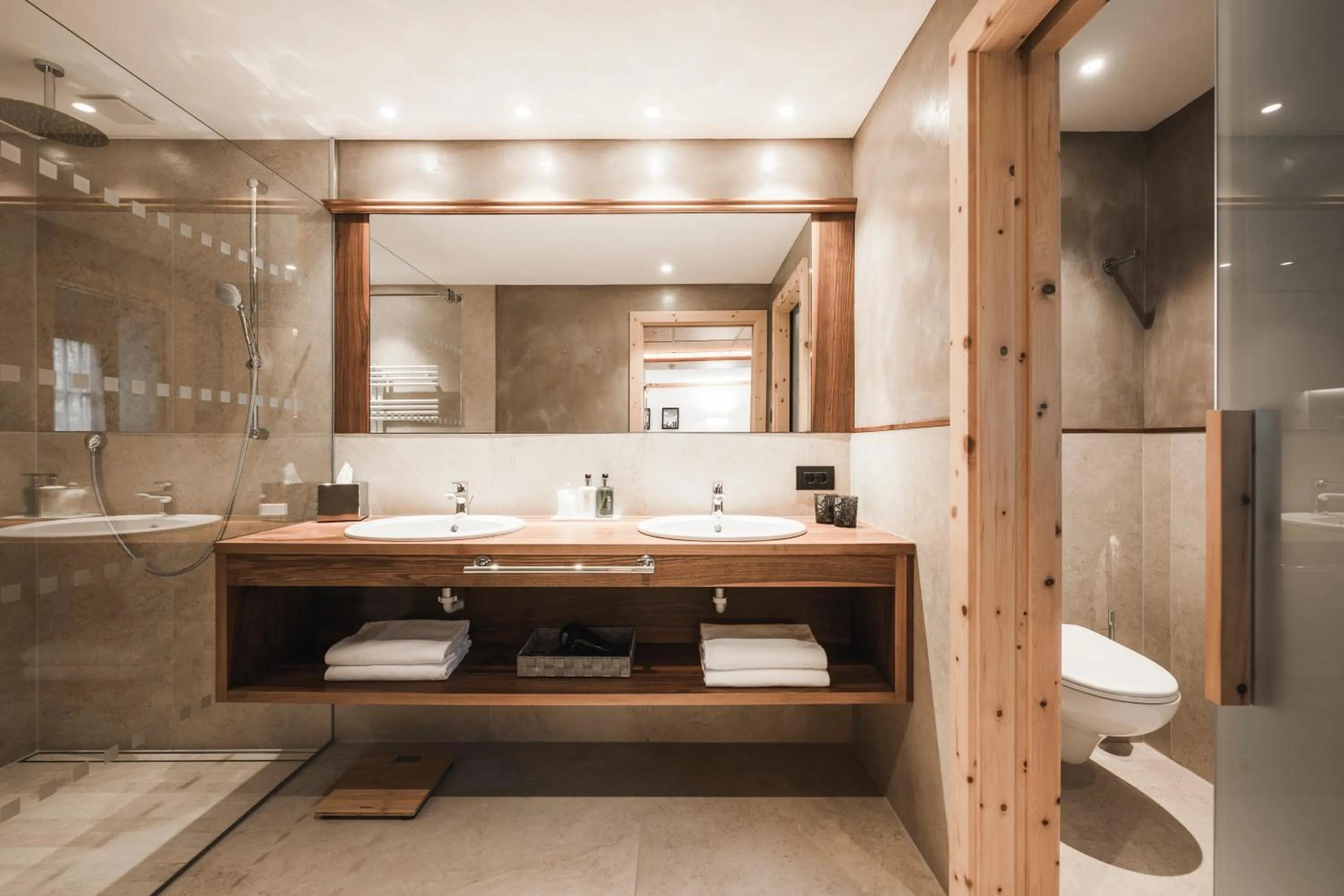 Shower in Hotel Angelo Engel