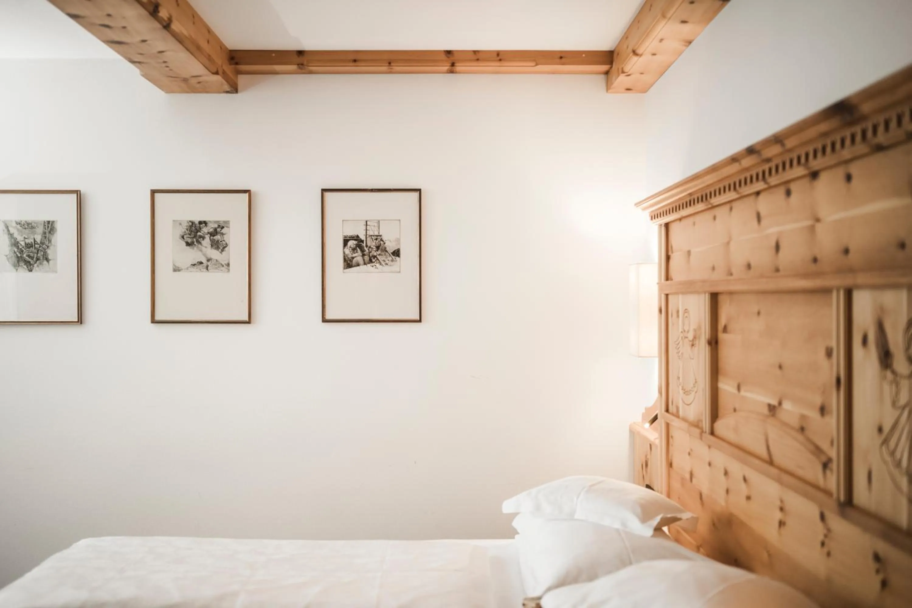 Decorative detail, Bed in Hotel Angelo Engel