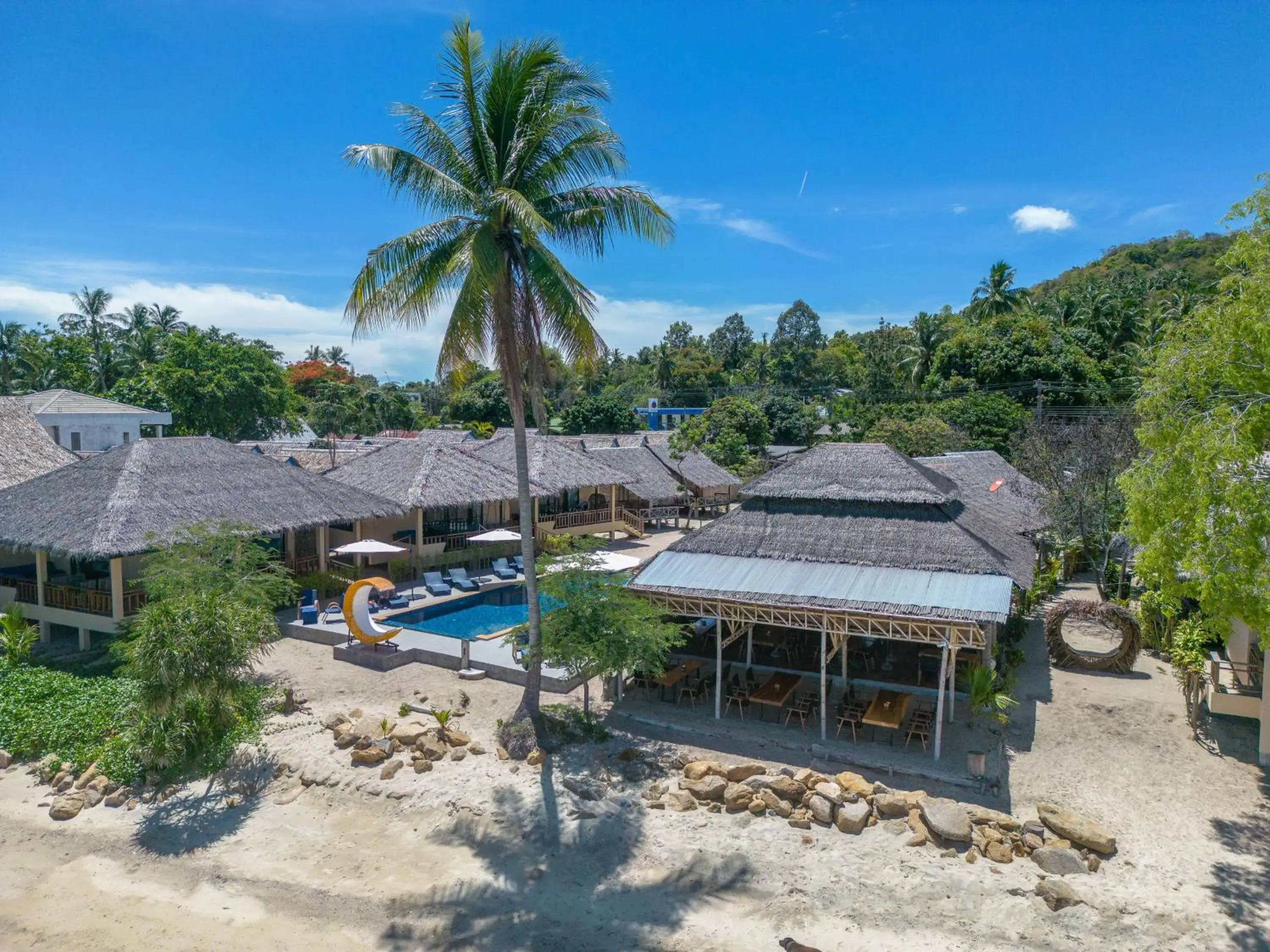 Property building in Absolute Beachfront Resort Property building in Absolute Beachfront Resort