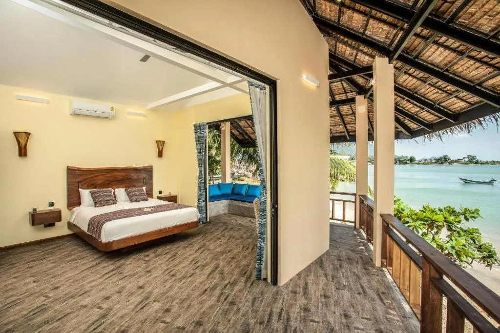 Sea view, Bed in Absolute Beachfront Resort