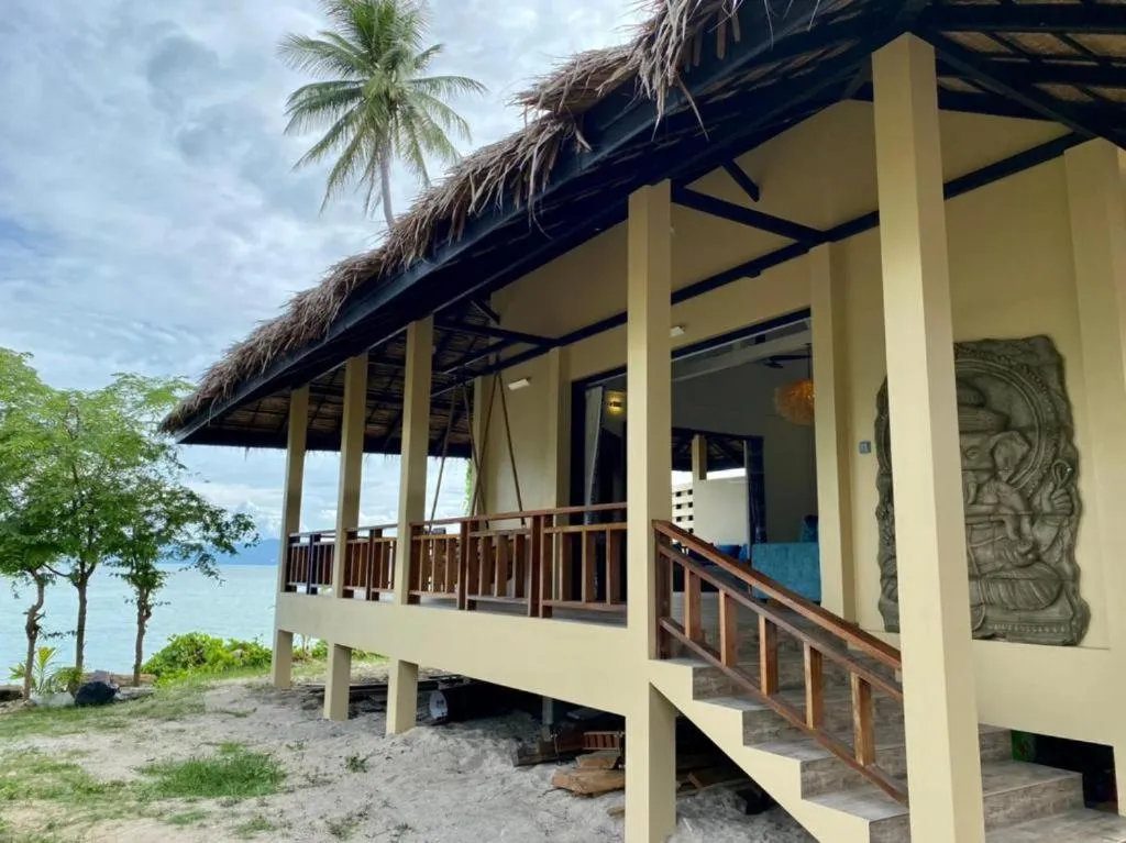 Property building in Absolute Beachfront Resort