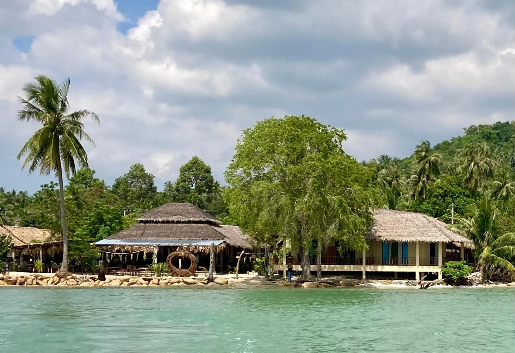 Property building in Absolute Beachfront Resort Property building in Absolute Beachfront Resort