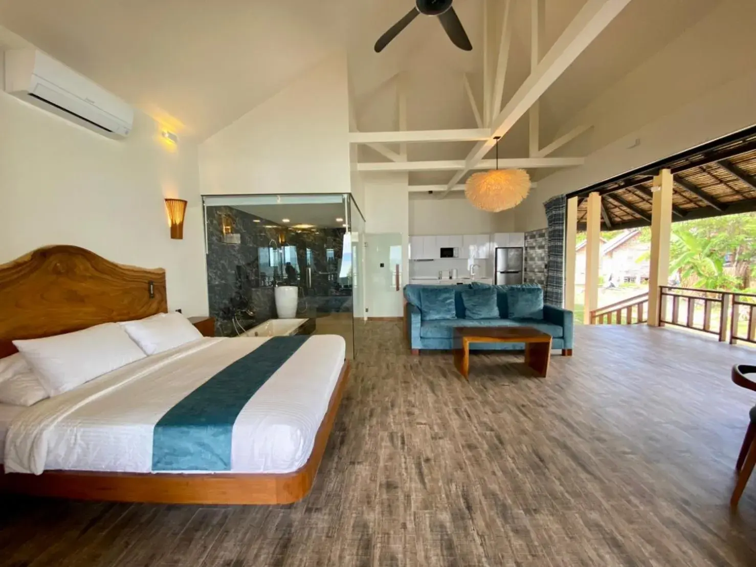 Photo of the whole room, Bed in Absolute Beachfront Resort Photo of the whole room, Bed in Absolute Beachfront Resort