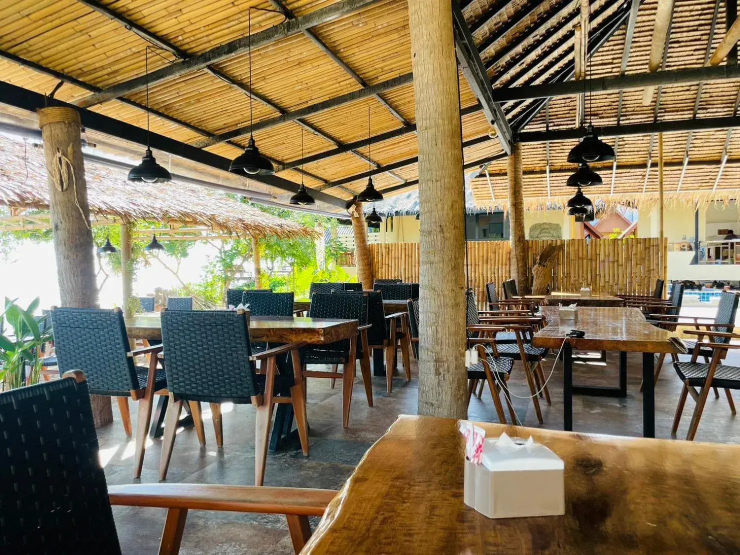 Restaurant/places to eat in Absolute Beachfront Resort Restaurant/places to eat in Absolute Beachfront Resort