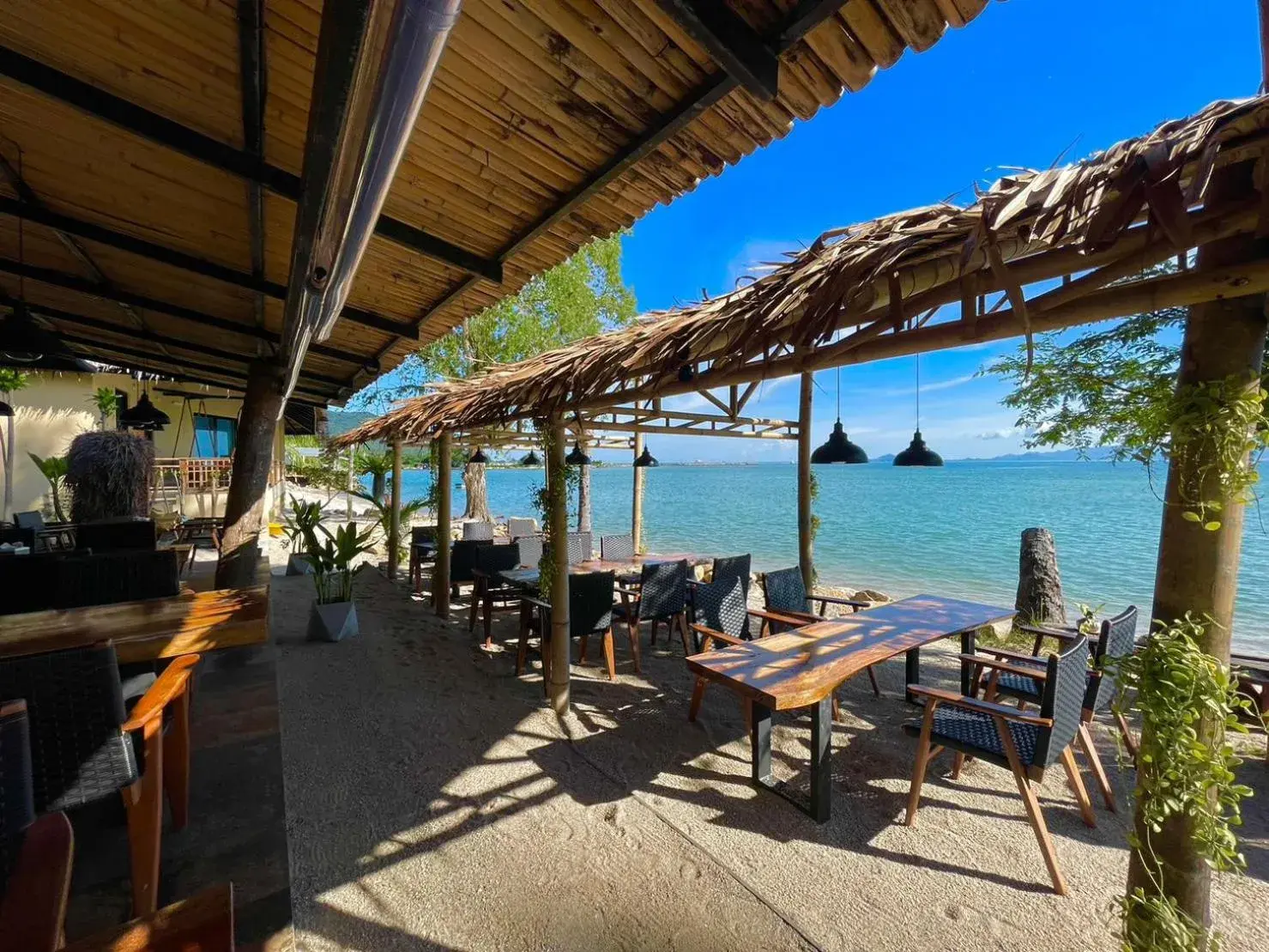 Restaurant/places to eat in Absolute Beachfront Resort Restaurant/places to eat in Absolute Beachfront Resort