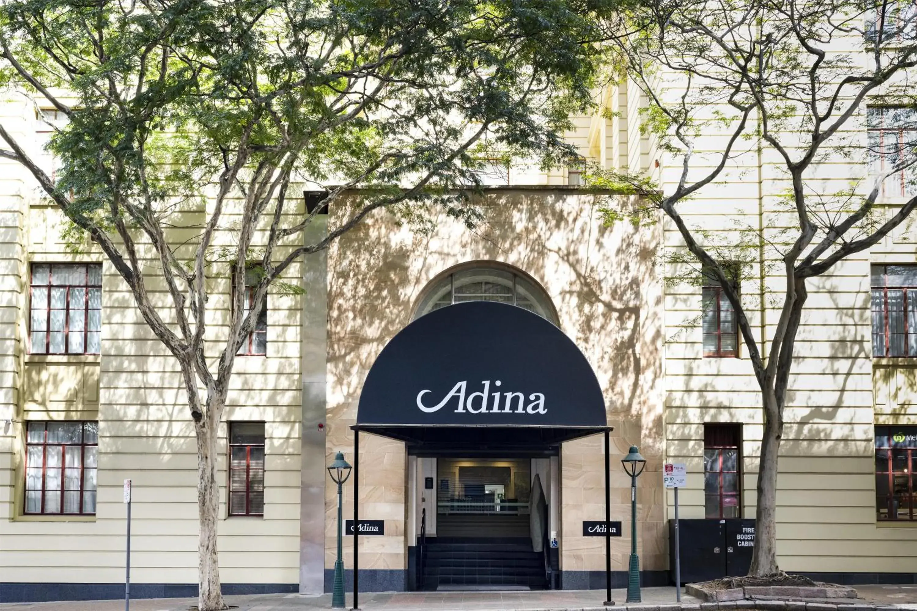 Property building in Adina Apartment Hotel Brisbane Anzac Square Property building in Adina Apartment Hotel Brisbane Anzac Square