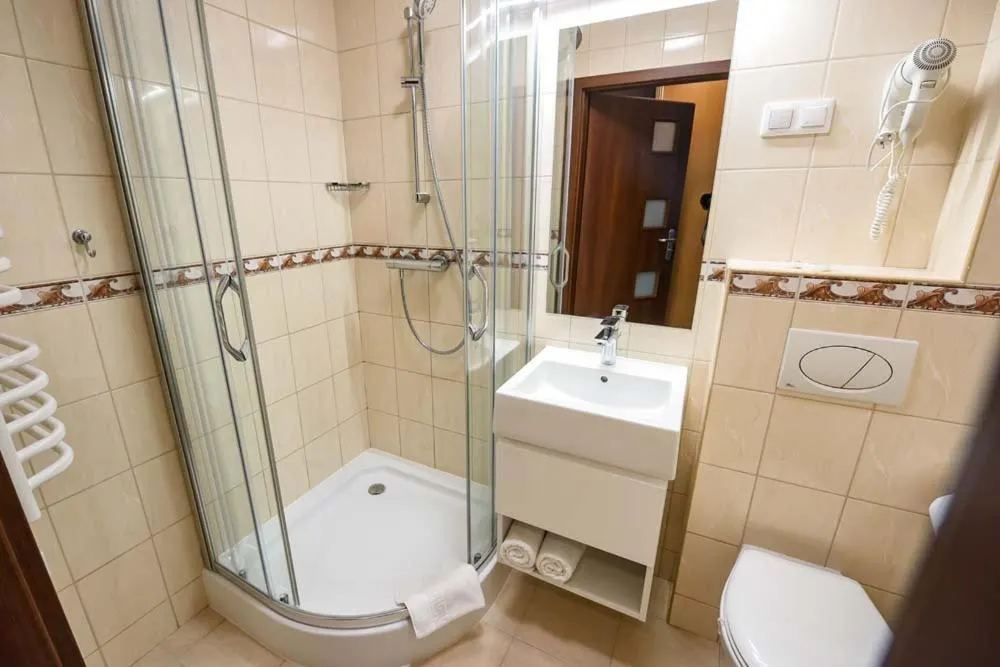 Small Double or Twin Room in Ośrodek Szkoleniowo Wypoczynkowy Galicya