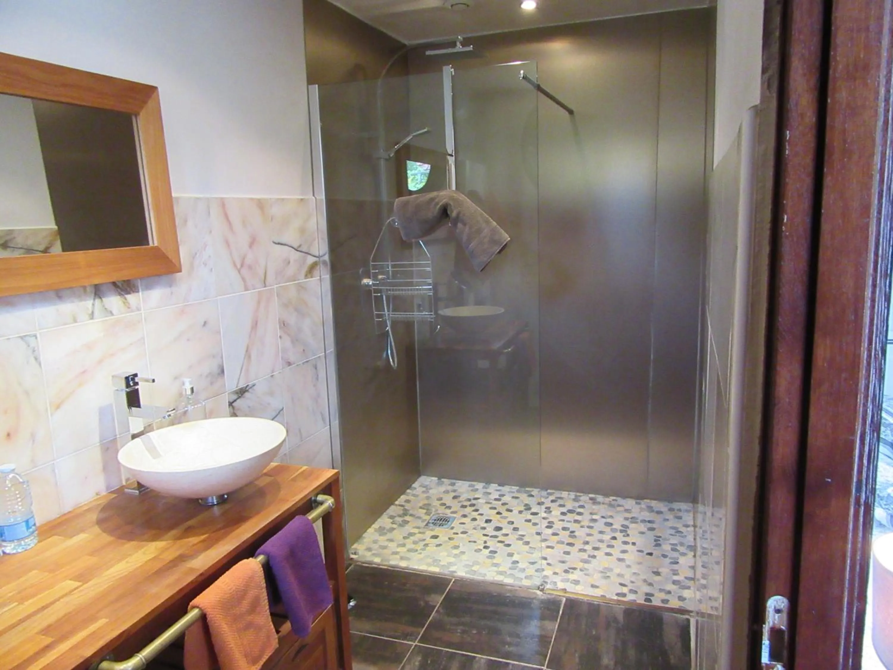 Bathroom in La Maison de l'Epousée B&B