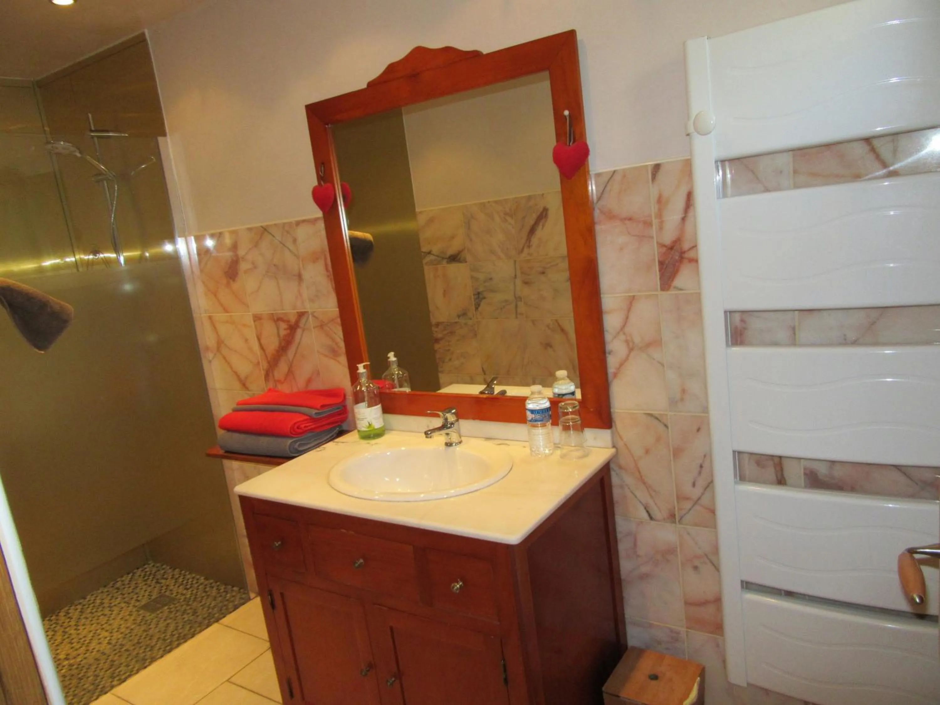 Bathroom in La Maison de l'Epousée B&B