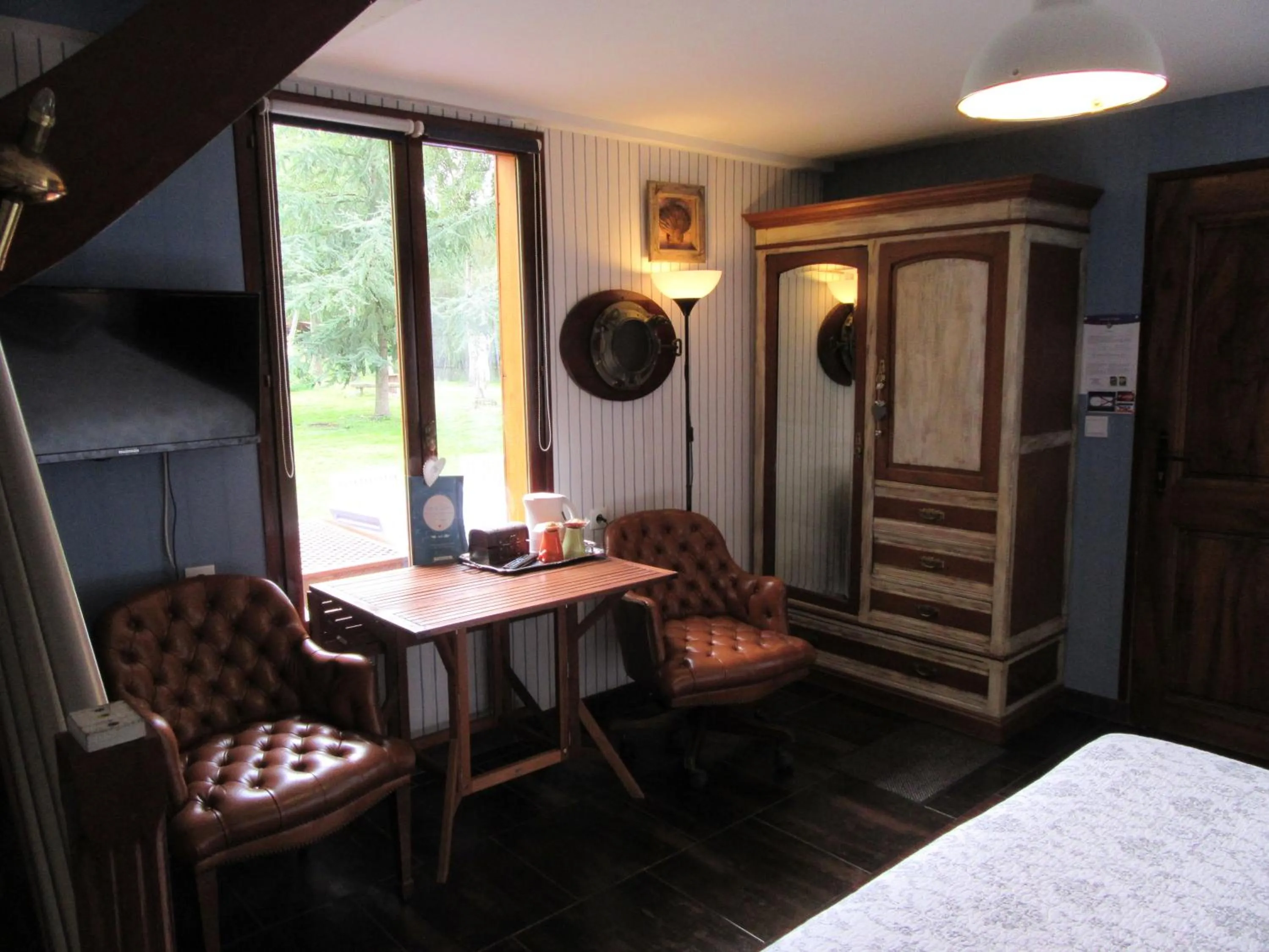 Photo of the whole room, Bed in La Maison de l'Epousée B&B