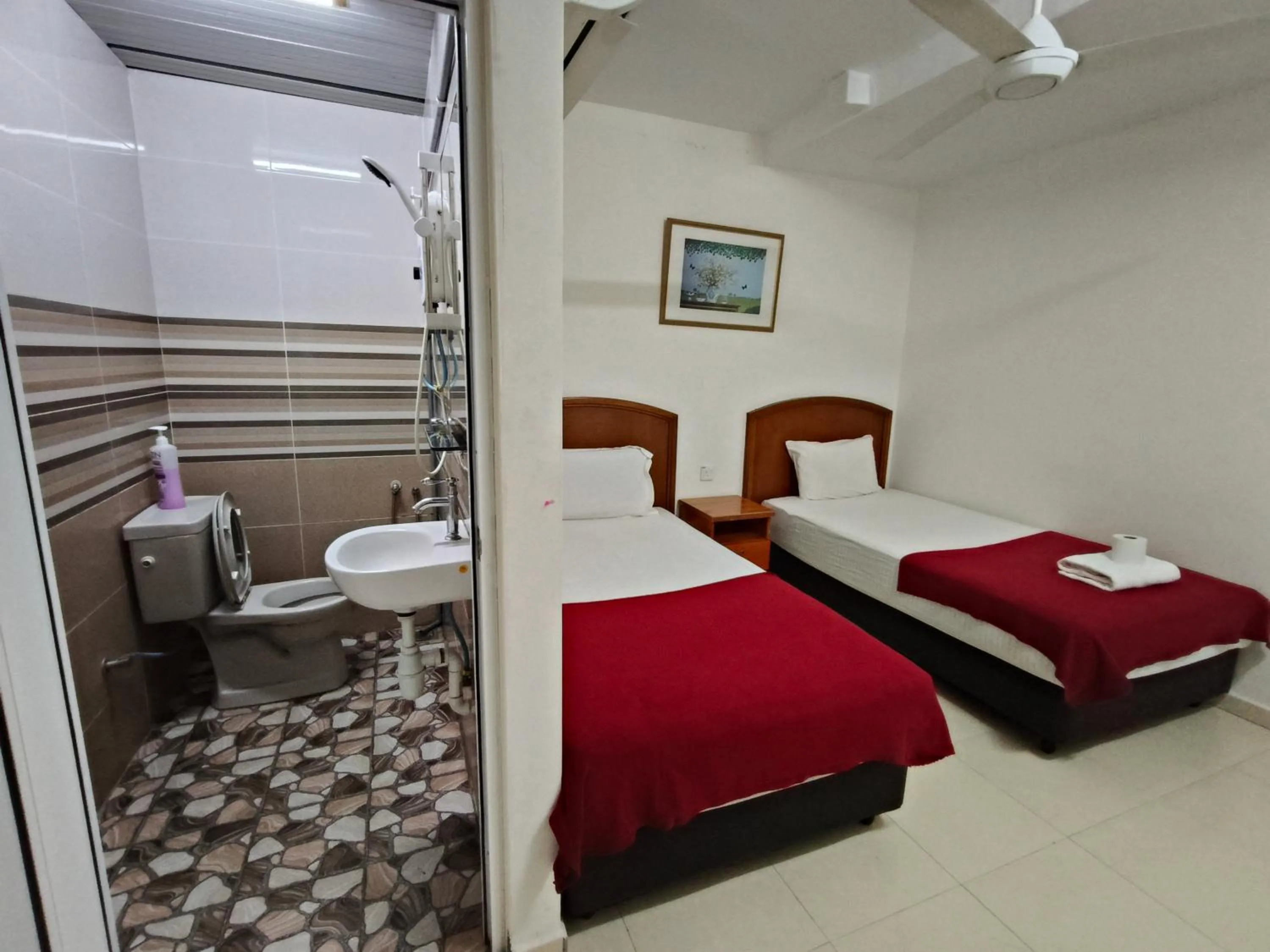 Bathroom, Bed in Kota Lodge Guest House