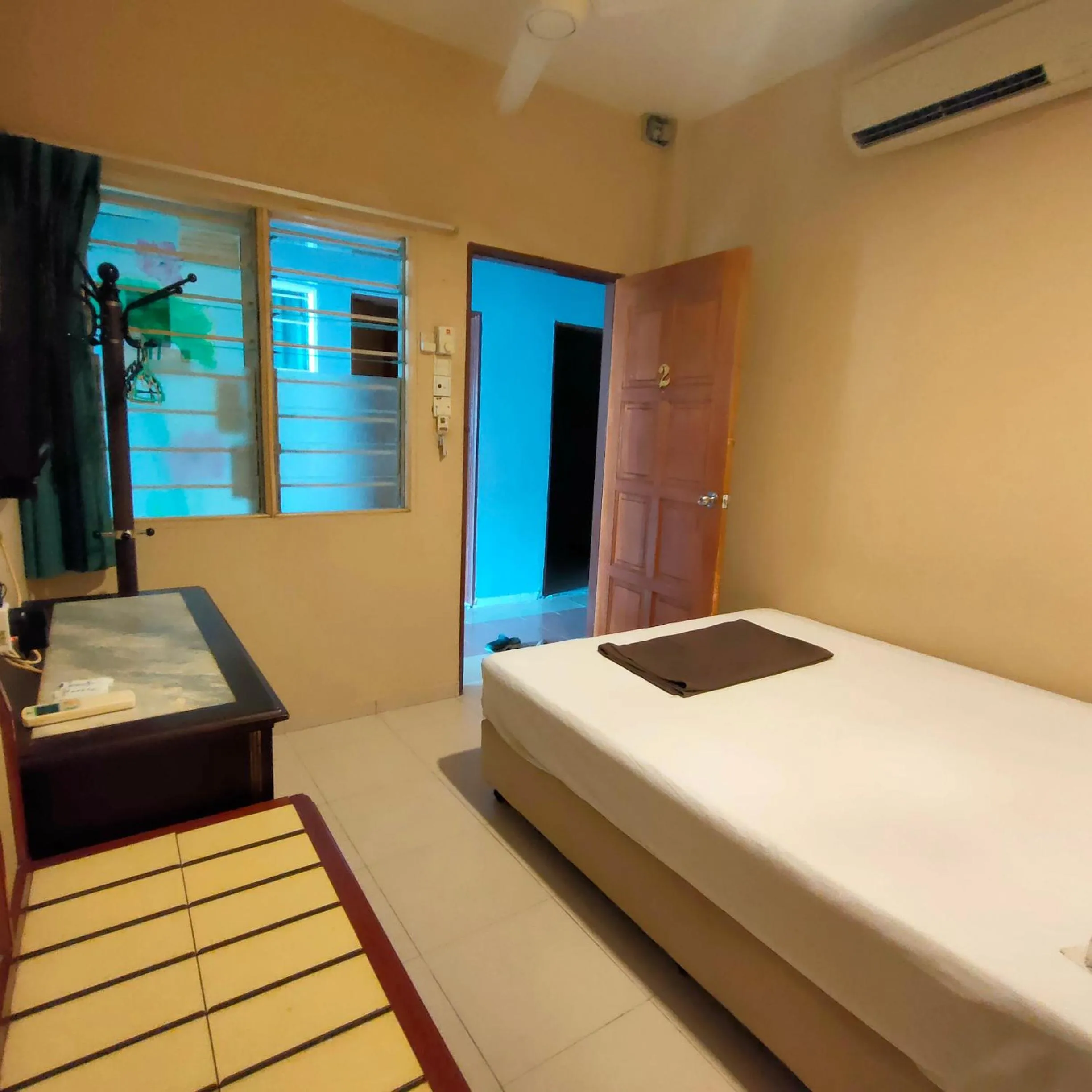 Photo of the whole room, Bed in Kota Lodge Guest House