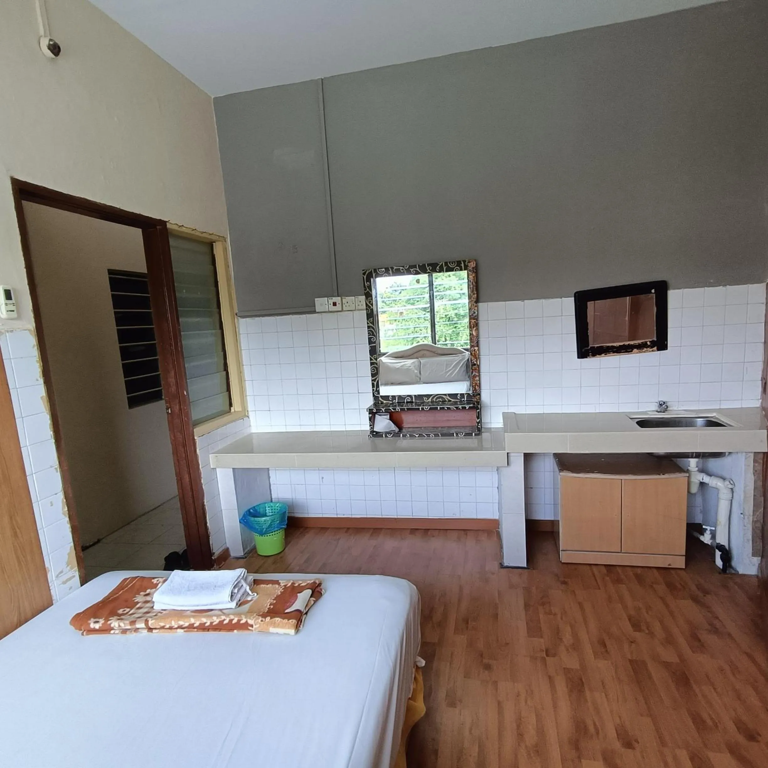 Photo of the whole room, Bed in Kota Lodge Guest House