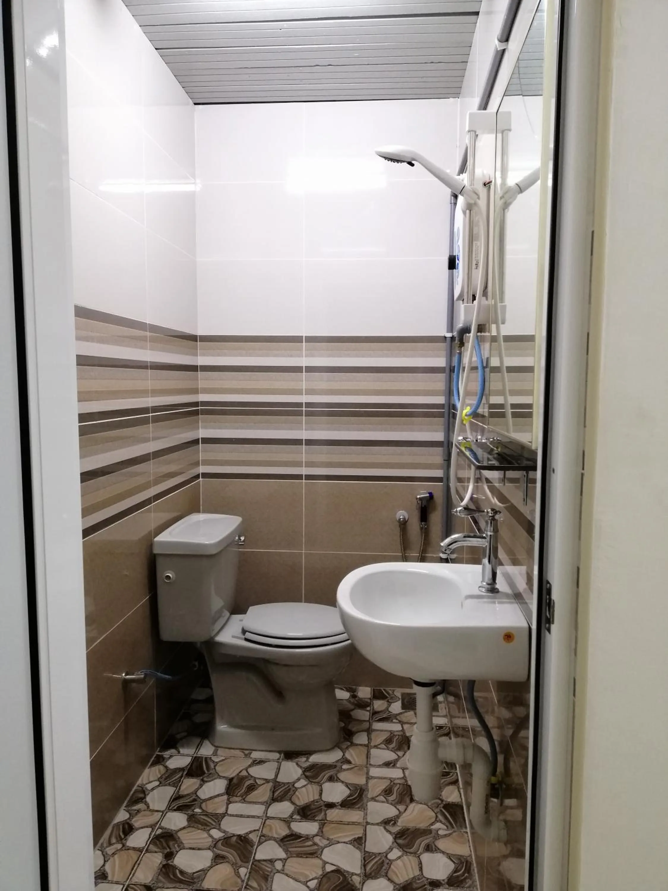 Bathroom in Kota Lodge Guest House