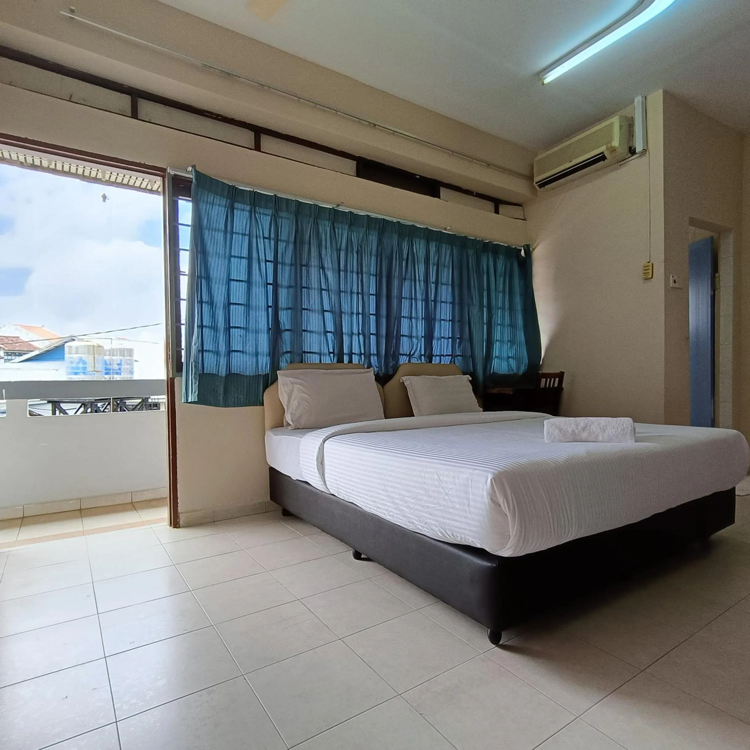 Bed in Kota Lodge Guest House