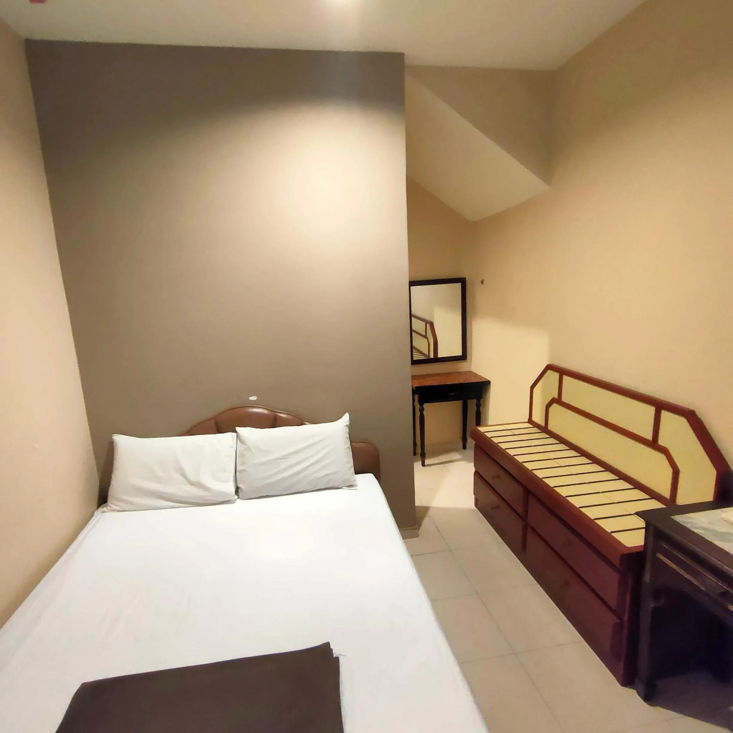 Bedroom, Bed in Kota Lodge Guest House